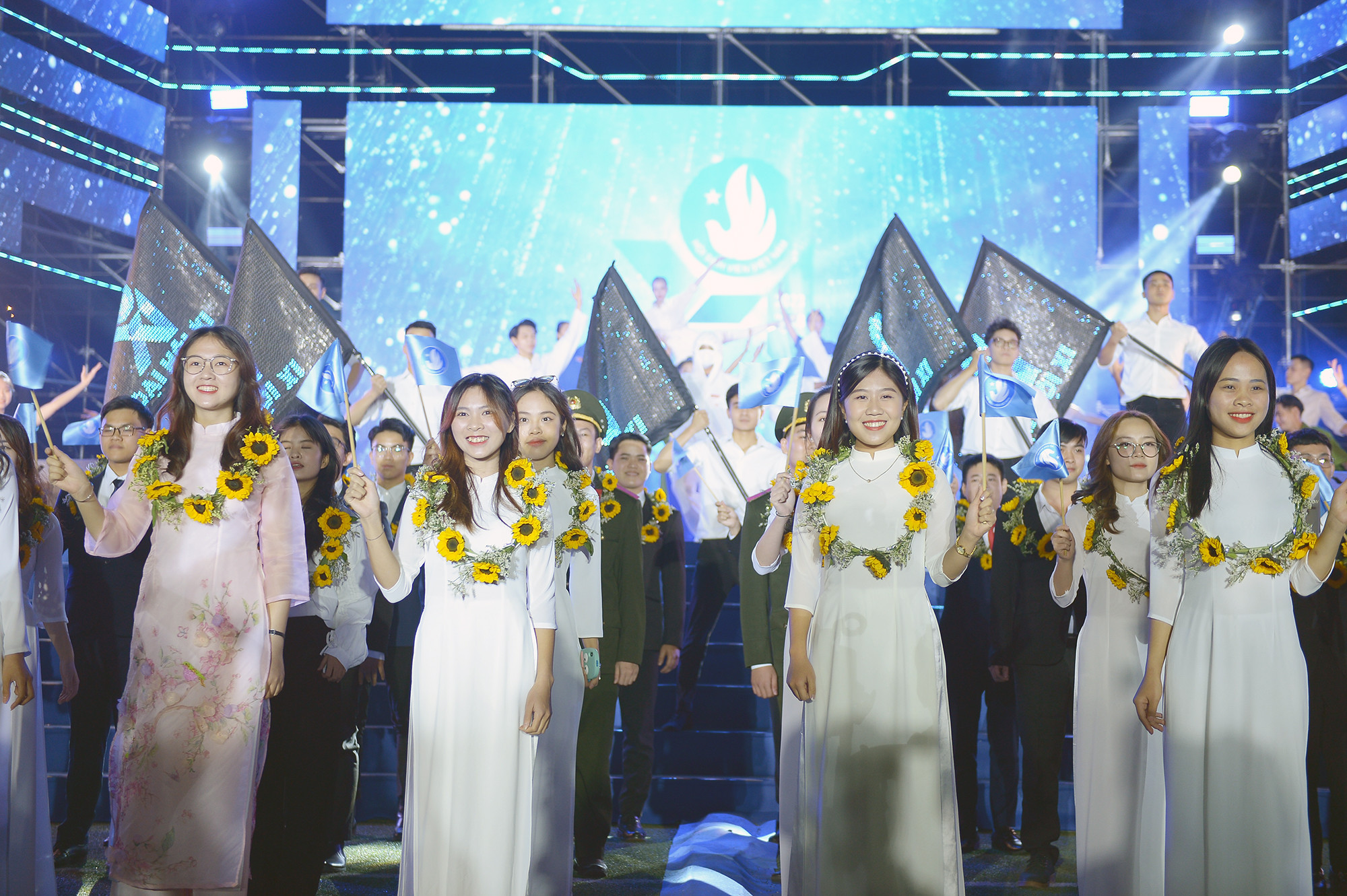 T.Ư Hội Sinh viên Việt Nam tuyên dương danh hiệu 'Sinh viên 5 tốt', 'Sao Tháng Giêng', 'Học sinh 3 tốt', 'Học sinh 3 rèn luyện' cấp Trung ương.