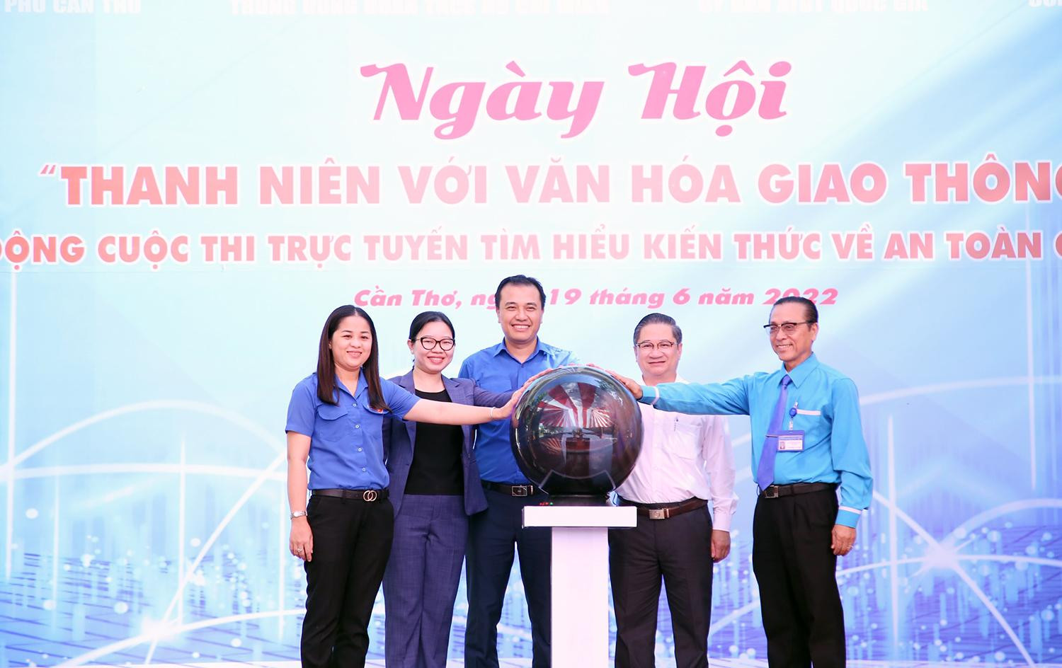 Phát động Cuộc thi trực tuyến ‘Tìm hiểu kiến thức về an toàn giao thông’ năm 2022. Phát động Cuộc thi trực tuyến ‘Tìm hiểu kiến thức về an toàn giao thông’ năm 2022.