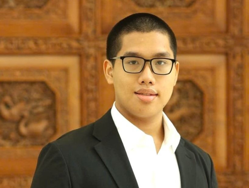 Hoàng Xuân Bách từ một tài năng sáng của đội tuyển Toán, Trường THPT Chuyên Hà Nội - Amsterdam rẽ hướng sang Tin học. Hoàng Xuân Bách từ một tài năng sáng của đội tuyển Toán, Trường THPT Chuyên Hà Nội - Amsterdam rẽ hướng sang Tin học.