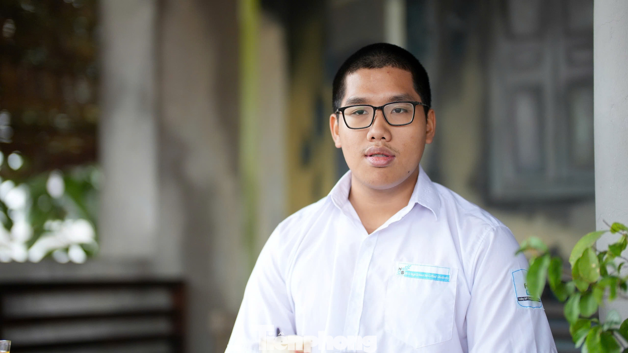 Em Hoàng Xuân Bách - học sinh lớp 12, Trường THPT chuyên Khoa học Tự nhiên, Trường Đại học Khoa học Tự nhiên, Đại học Quốc gia Hà Nội. Em Hoàng Xuân Bách - học sinh lớp 12, Trường THPT chuyên Khoa học Tự nhiên, Trường Đại học Khoa học Tự nhiên, Đại học Quốc gia Hà Nội.