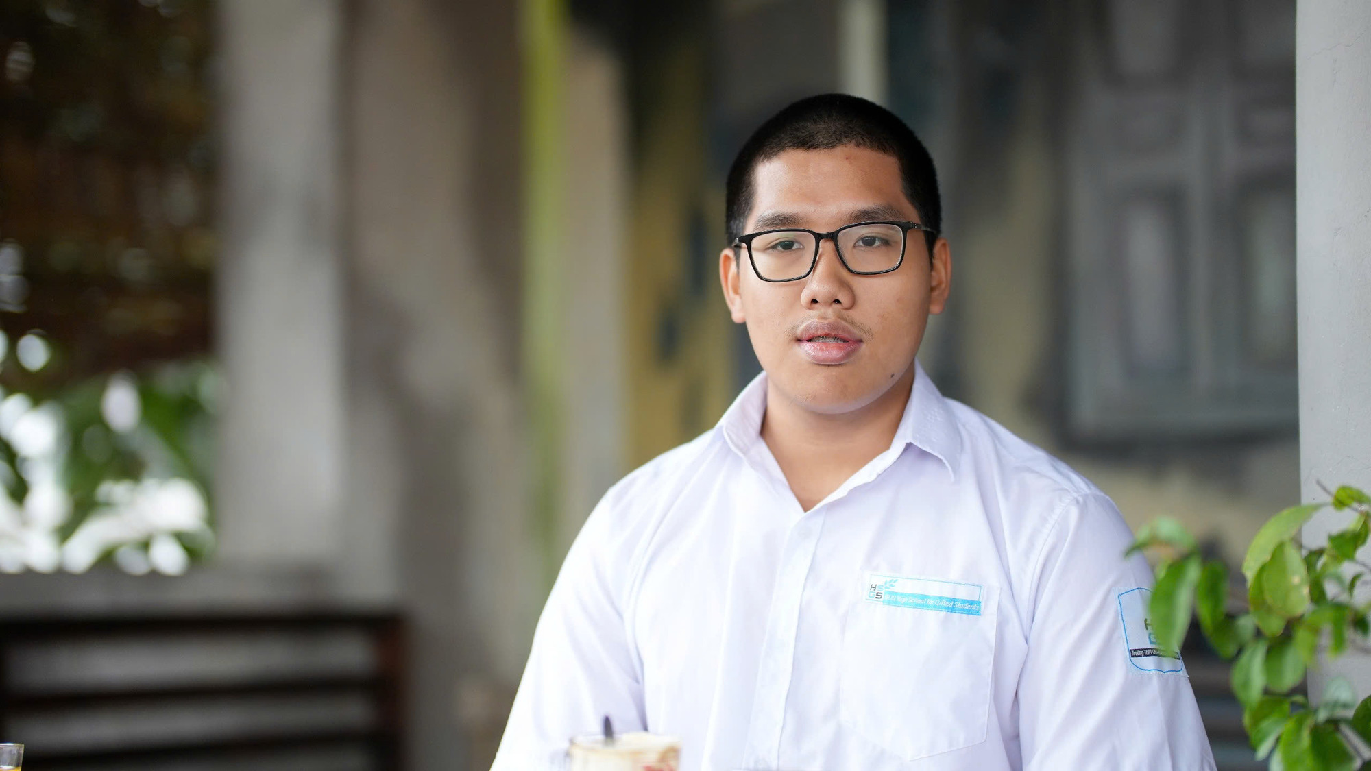 Em Hoàng Xuân Bách - học sinh lớp 12, Trường THPT chuyên Khoa học Tự nhiên, Trường Đại học Khoa học Tự nhiên, Đại học Quốc gia Hà Nội. Em Hoàng Xuân Bách - học sinh lớp 12, Trường THPT chuyên Khoa học Tự nhiên, Trường Đại học Khoa học Tự nhiên, Đại học Quốc gia Hà Nội.