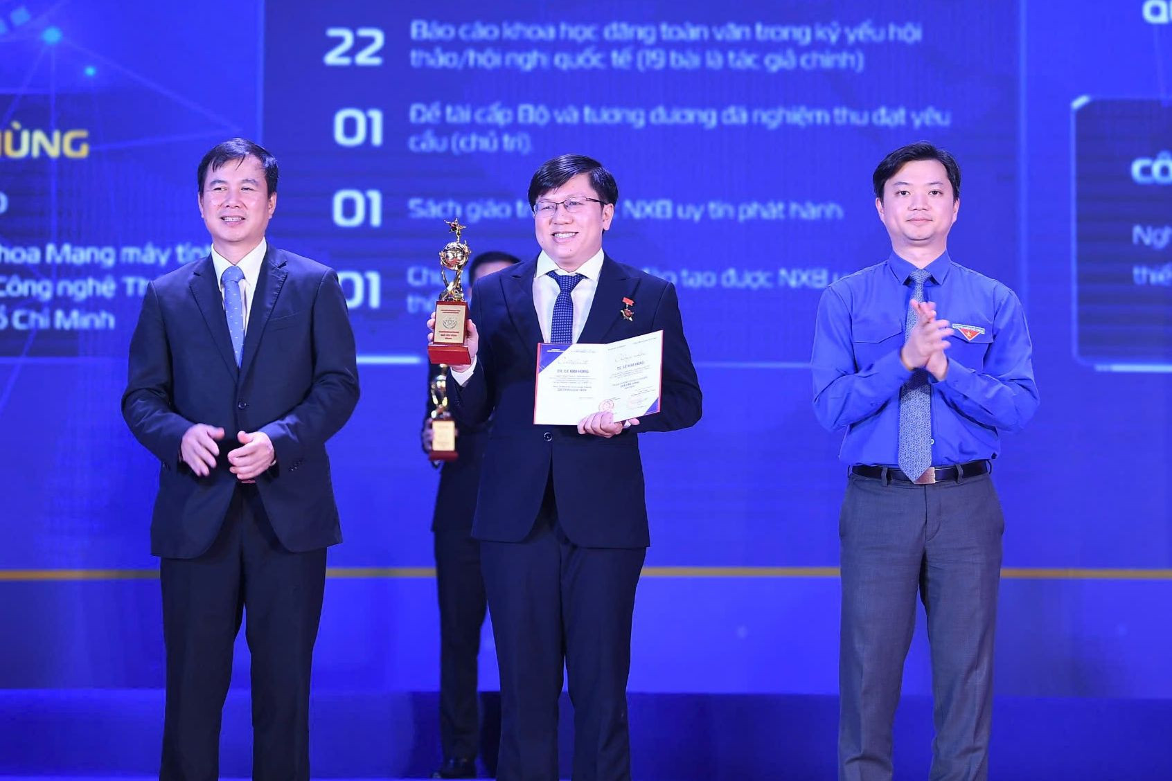 TS. Lê Kim Hùng nhận Giải thưởng Quả Cầu Vàng năm 2024.