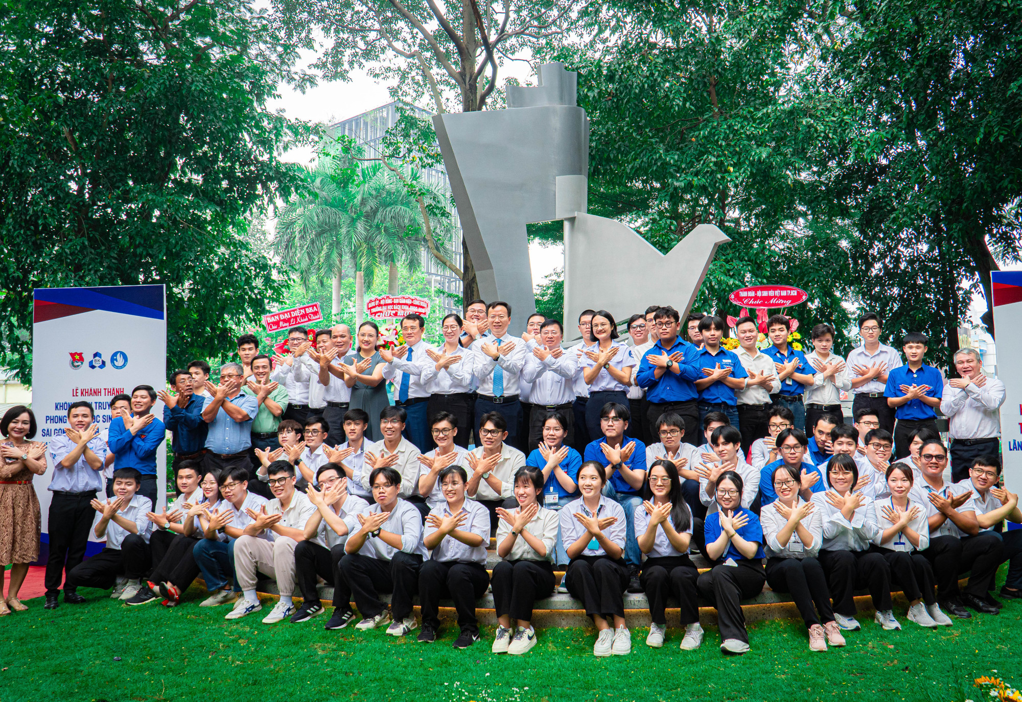 Lễ khánh thành Không gian truyền thống phong trào học sinh, sinh viên Sài Gòn - Gia Định - TP. Hồ Chí Minh tại Trường Đại học Bách Khoa - ĐHQG-HCM. Lễ khánh thành Không gian truyền thống phong trào học sinh, sinh viên Sài Gòn - Gia Định - TP. Hồ Chí Minh tại Trường Đại học Bách Khoa - ĐHQG-HCM.