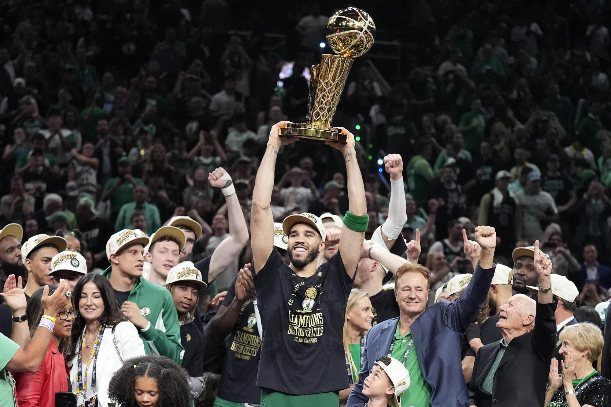 Boston Celtics trở th&agrave;nh t&acirc;n vương Giải b&oacute;ng rổ Nh&agrave; nghề Mỹ NBA | B&aacute;o điện  tử Tiền Phong