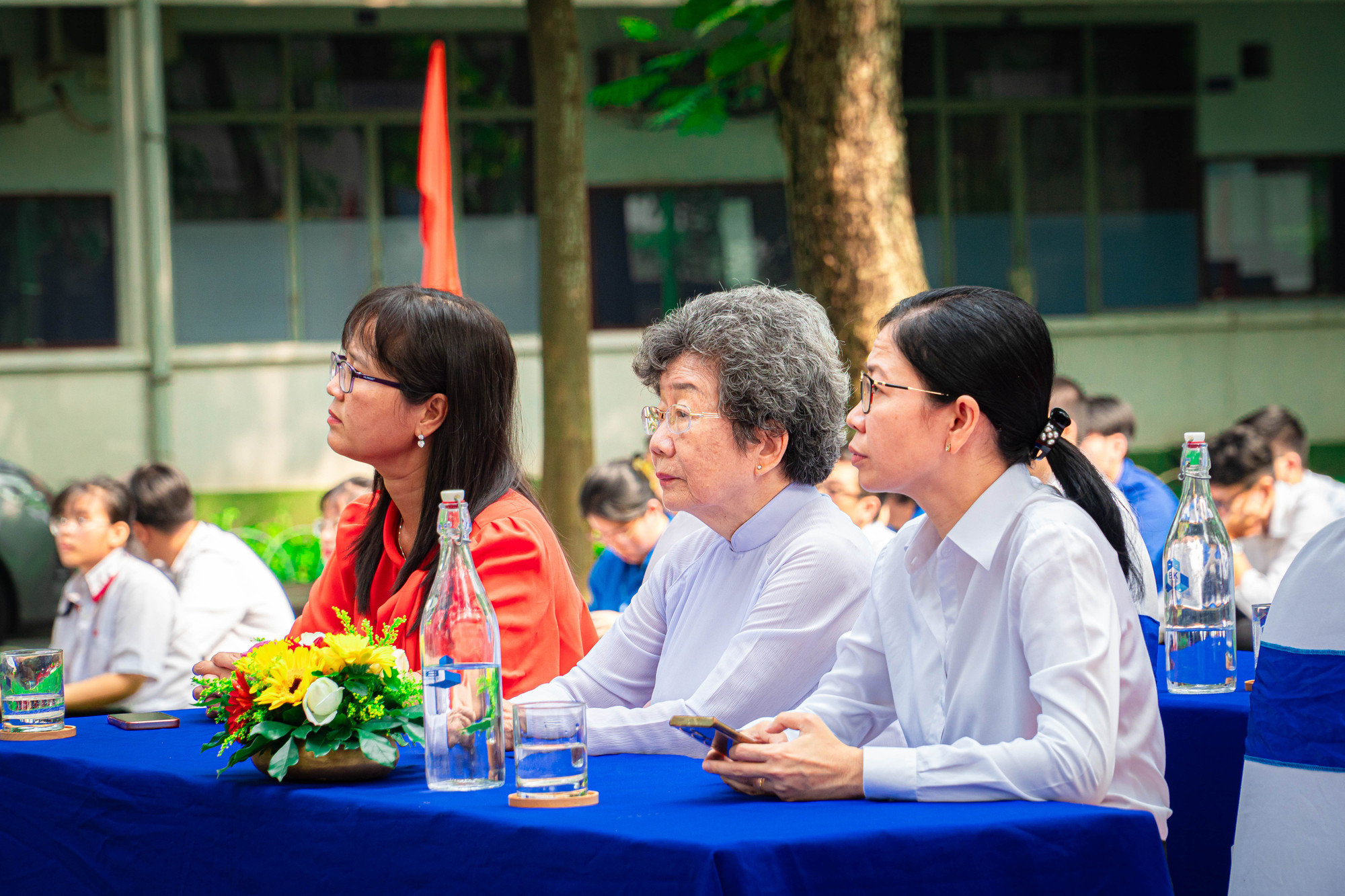 Các đại biểu tham dự buổi lễ. Các đại biểu tham dự buổi lễ.