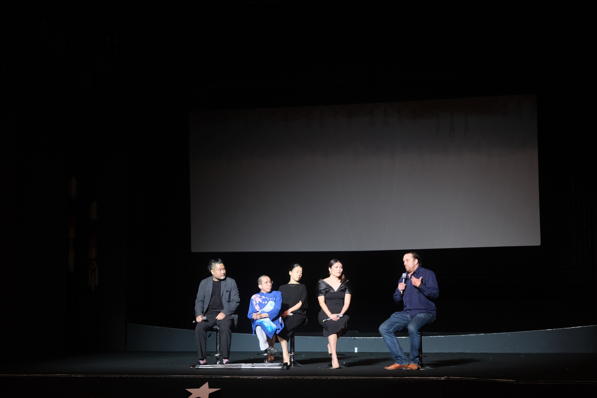 Buổi giao lưu với đoàn làm phim.