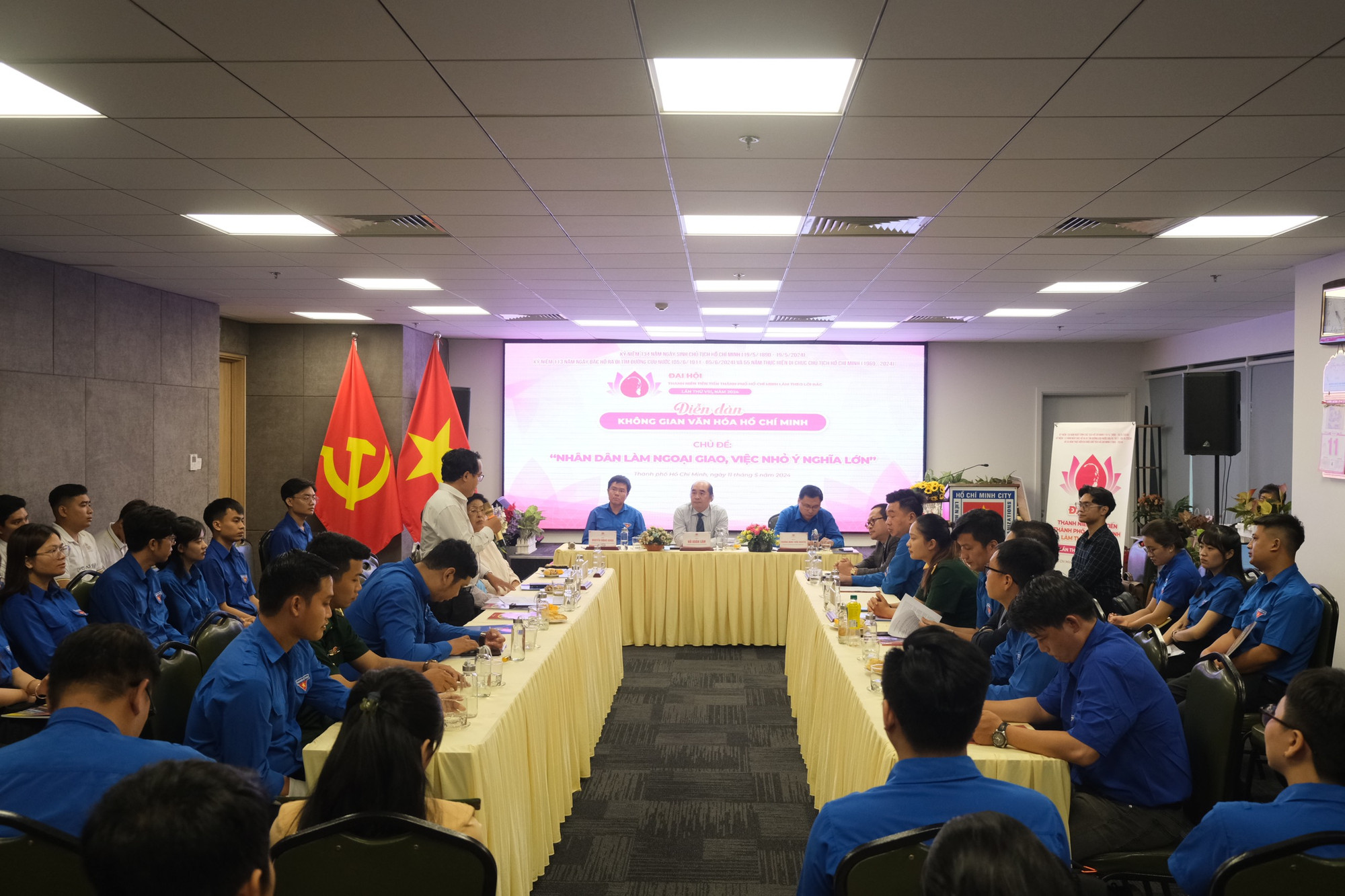 Buổi tọa đàm "Nhân dân làm ngoại giao - Việc nhỏ ý nghĩa lớn" đã mang đến những câu chuyện thiết thực cho đoàn viên, thanh niên TP.HCM. Buổi tọa đàm "Nhân dân làm ngoại giao - Việc nhỏ ý nghĩa lớn" đã mang đến những câu chuyện thiết thực cho đoàn viên, thanh niên TP.HCM.