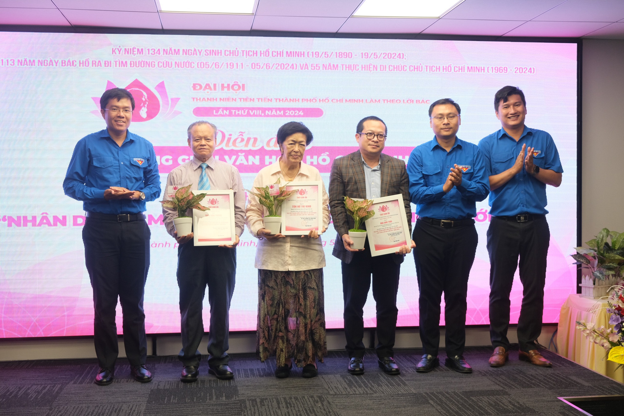 Các khách mời tại buổi tọa đàm. Các khách mời tại buổi tọa đàm.