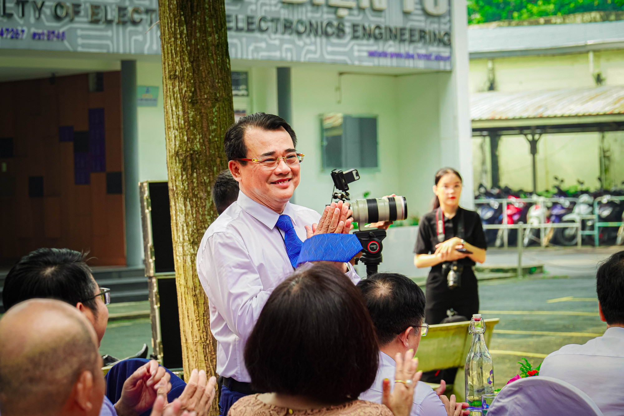 Các đại biểu tham dự buổi lễ. Các đại biểu tham dự buổi lễ.