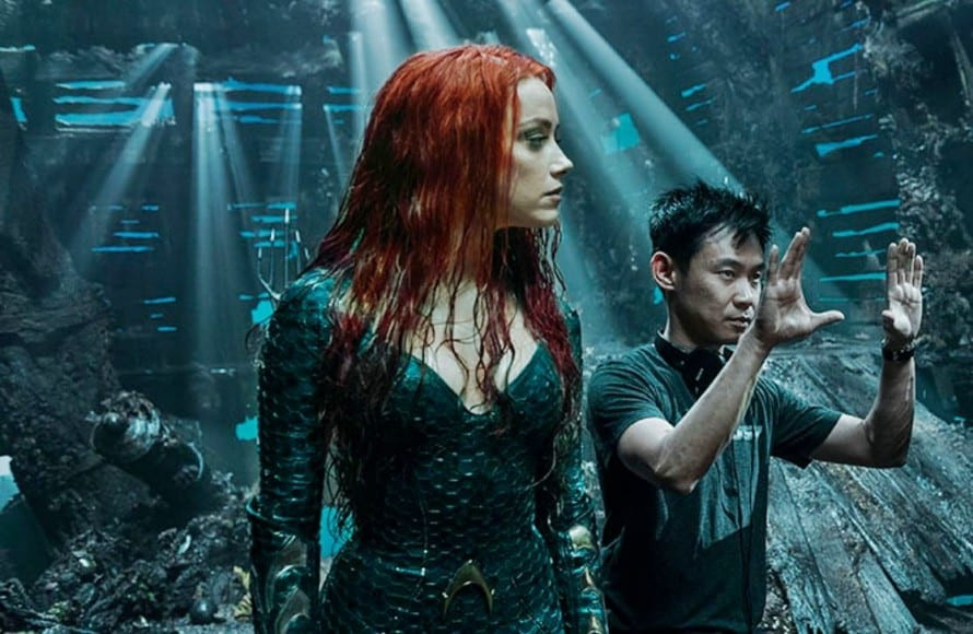 Amber Heard trên trường quay Aquaman cùng đạo diễn James Wan.