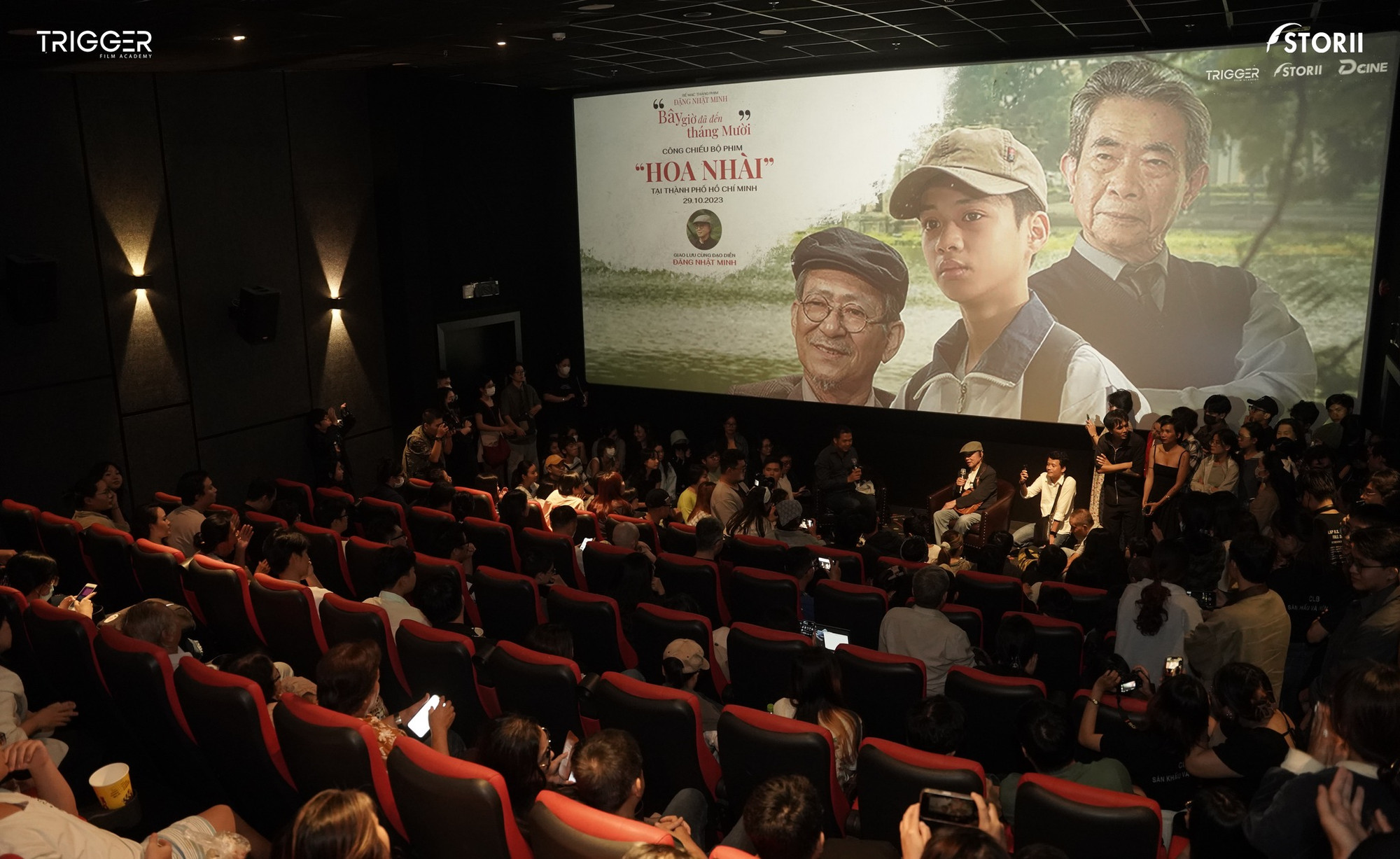 Toàn cảnh buổi chiếu phim Hoa nhài.