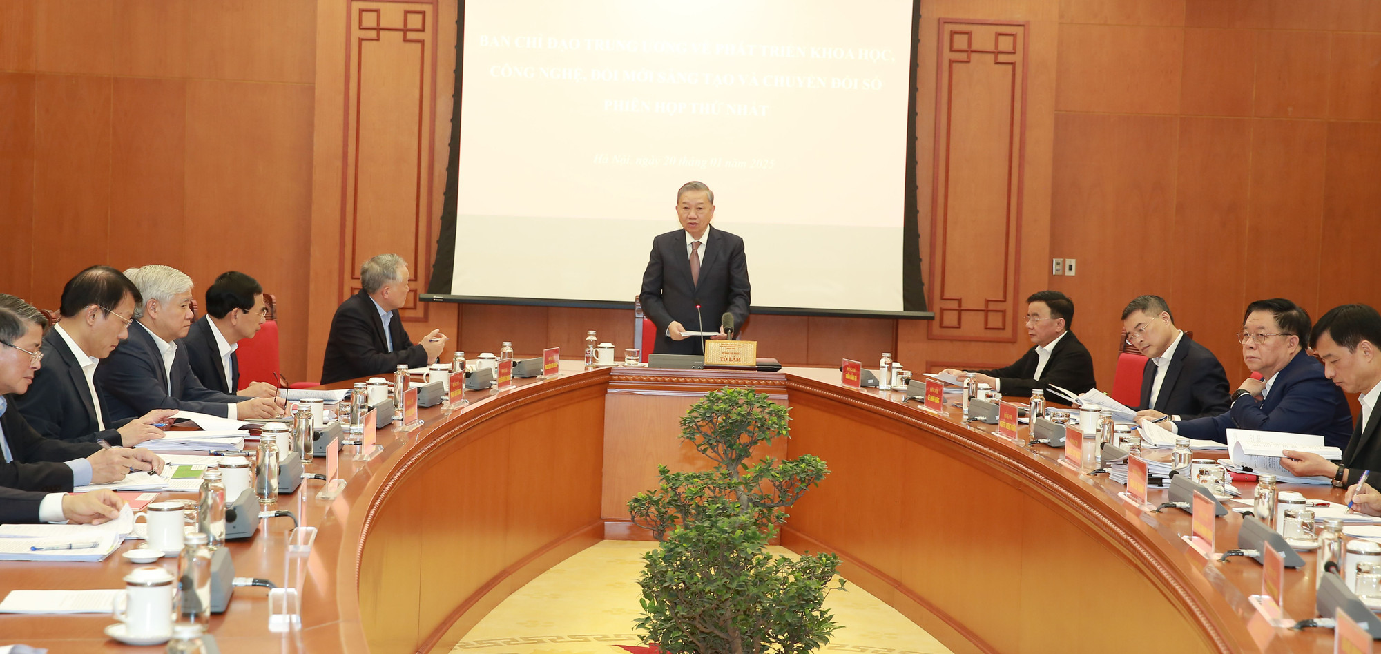 Tổng Bí thư Tô Lâm chủ trì Phiên họp thứ nhất Ban Chỉ đạo Trung ương về đột phá phát triển khoa học, công nghệ, đổi mới sáng tạo và chuyển đổi số. Ảnh: Hoàng Phong.