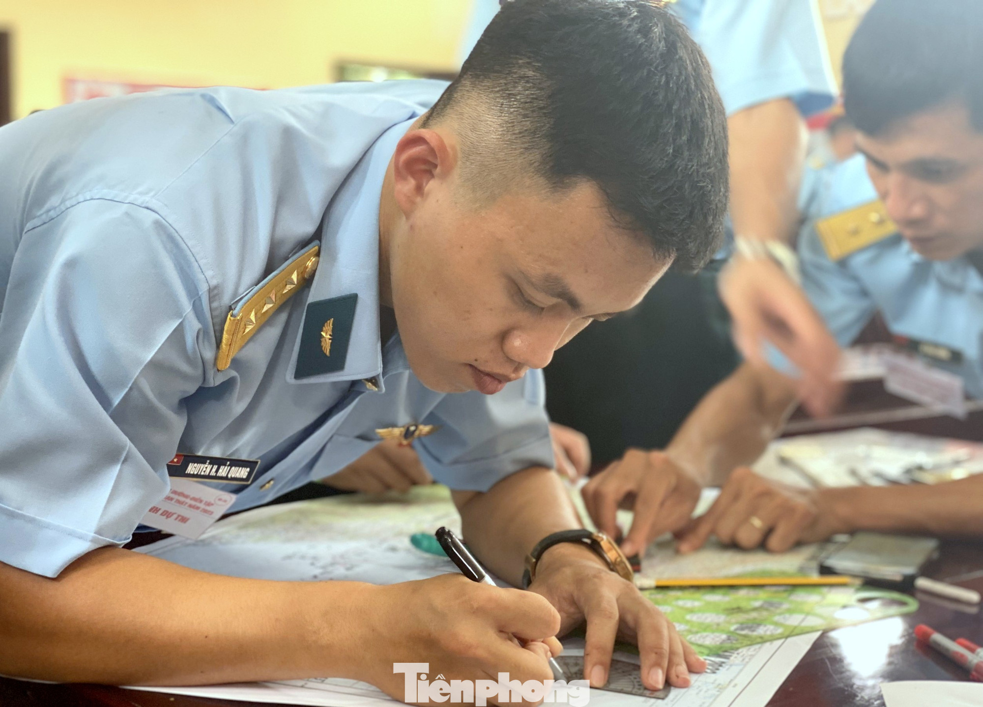 Đại úy Nguyễn Hoàng Hải Quang tham gia hội thi của đơn vị. Đại úy Nguyễn Hoàng Hải Quang tham gia hội thi của đơn vị.