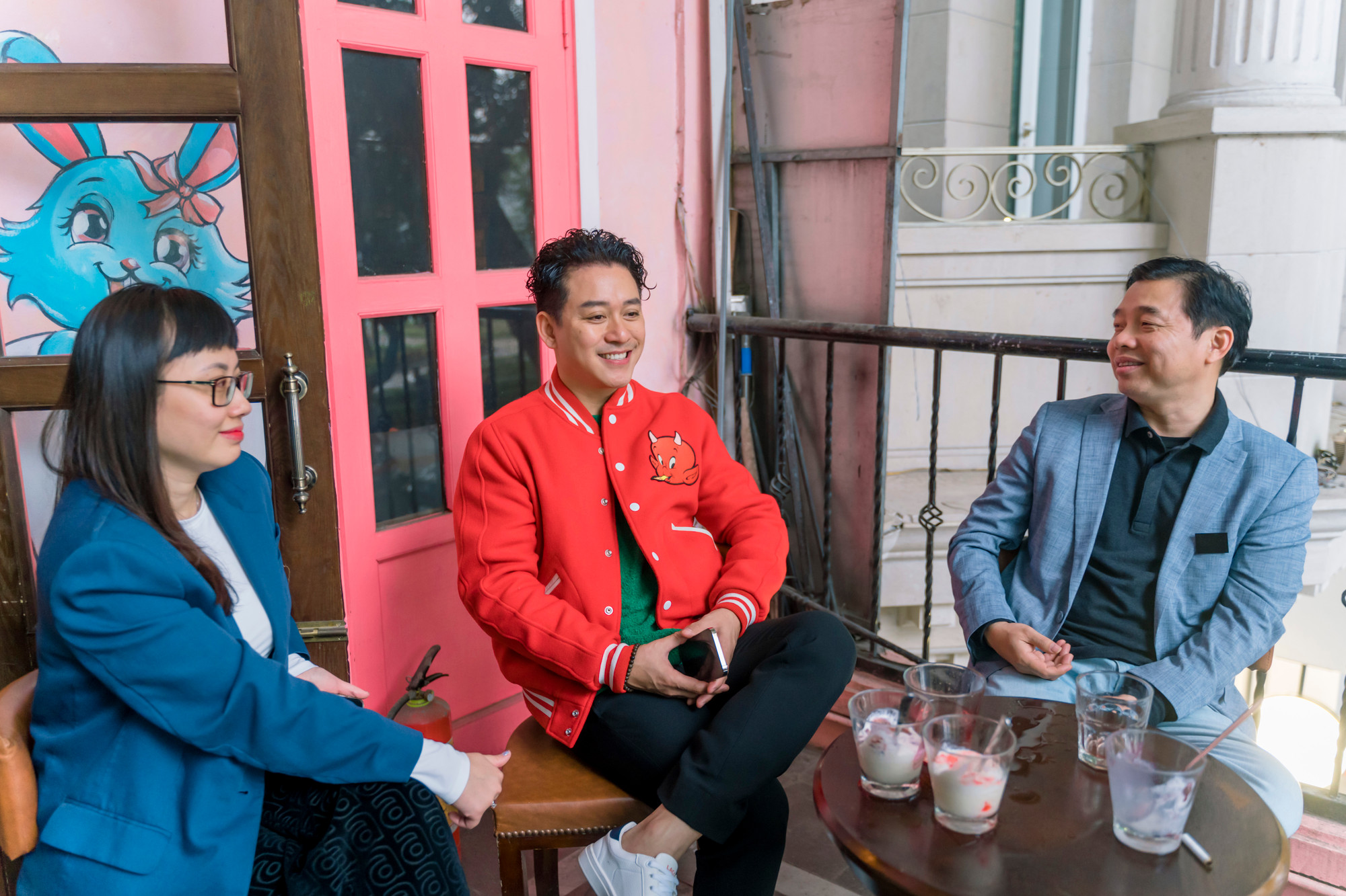 Tuấn Hưng và các cộng sự cùng đầu tư sản xuất chương trình Cảm ơn tình yêu. Tuấn Hưng và các cộng sự cùng đầu tư sản xuất chương trình Cảm ơn tình yêu.