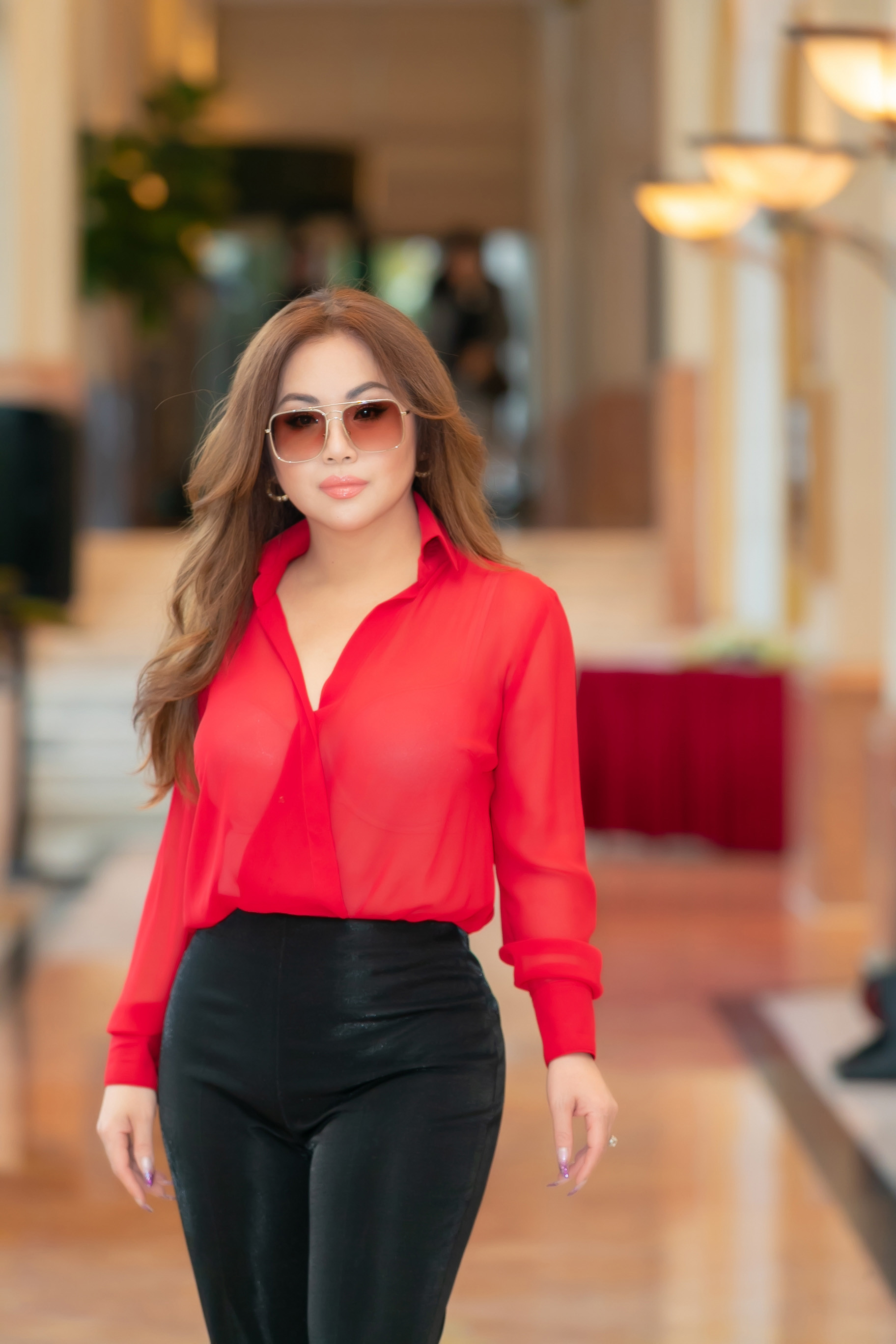 Minh Tuyết trong trang phục thường ngày tại Hà Nội- Ảnh: BTC.