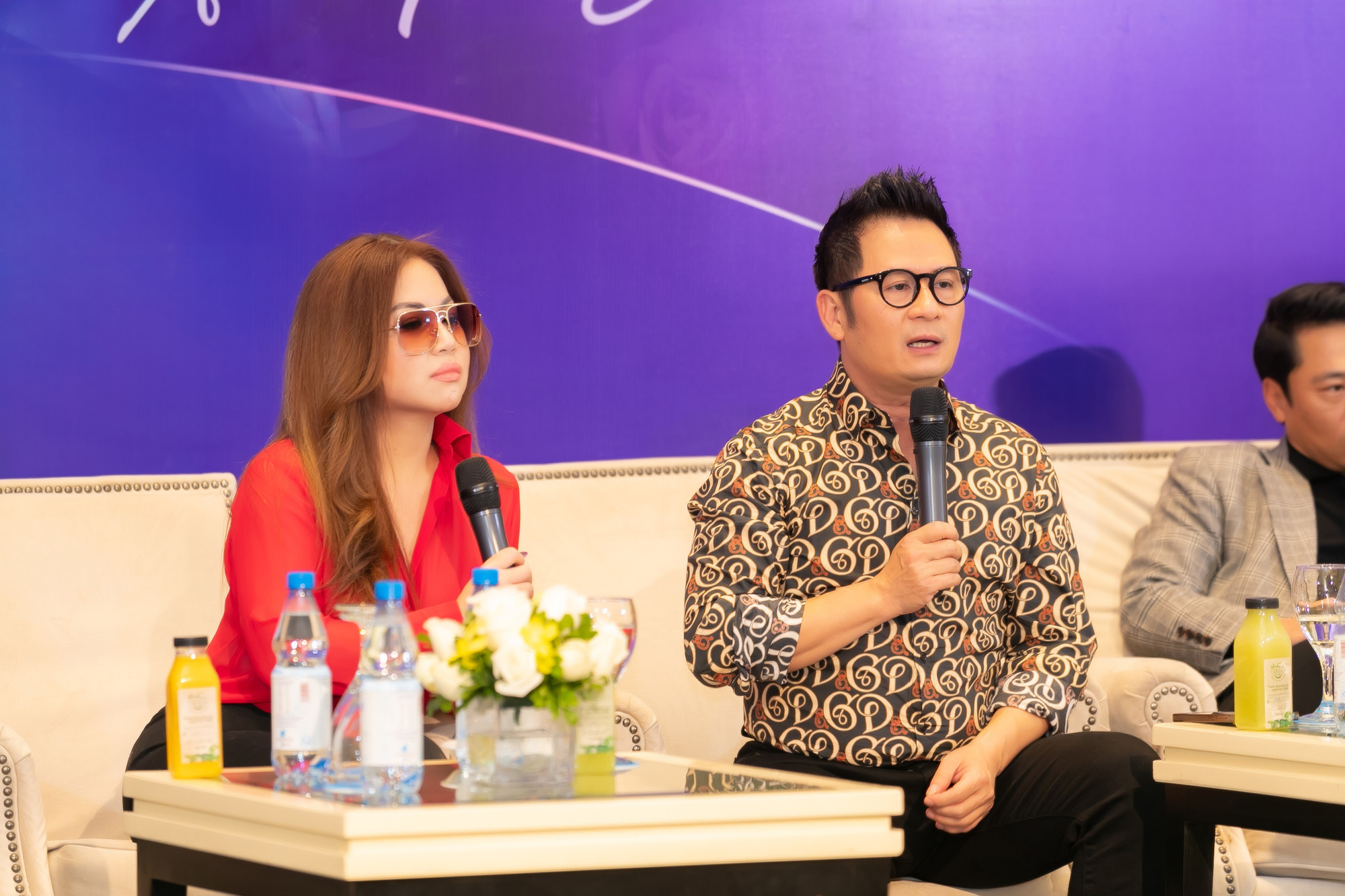 Cặp song ca đang chuẩn bị cho đêm nhạc kỷ niệm 20 năm bên nhau tại Hà Nội cùng các khách mời Lam Trường, Nguyên Hà.