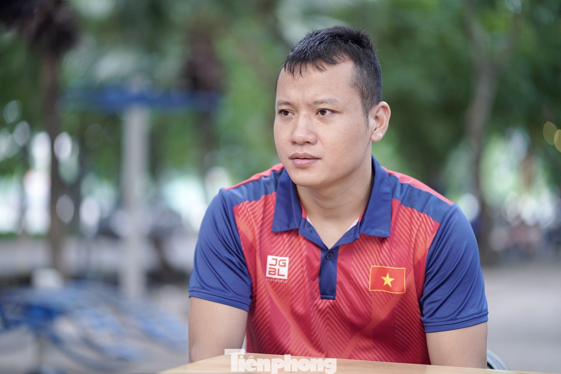 Nguyễn Văn Hanh, VĐV bơi lội người khuyết tật với căn bệnh thoái hóa sắc tố võng mạc.