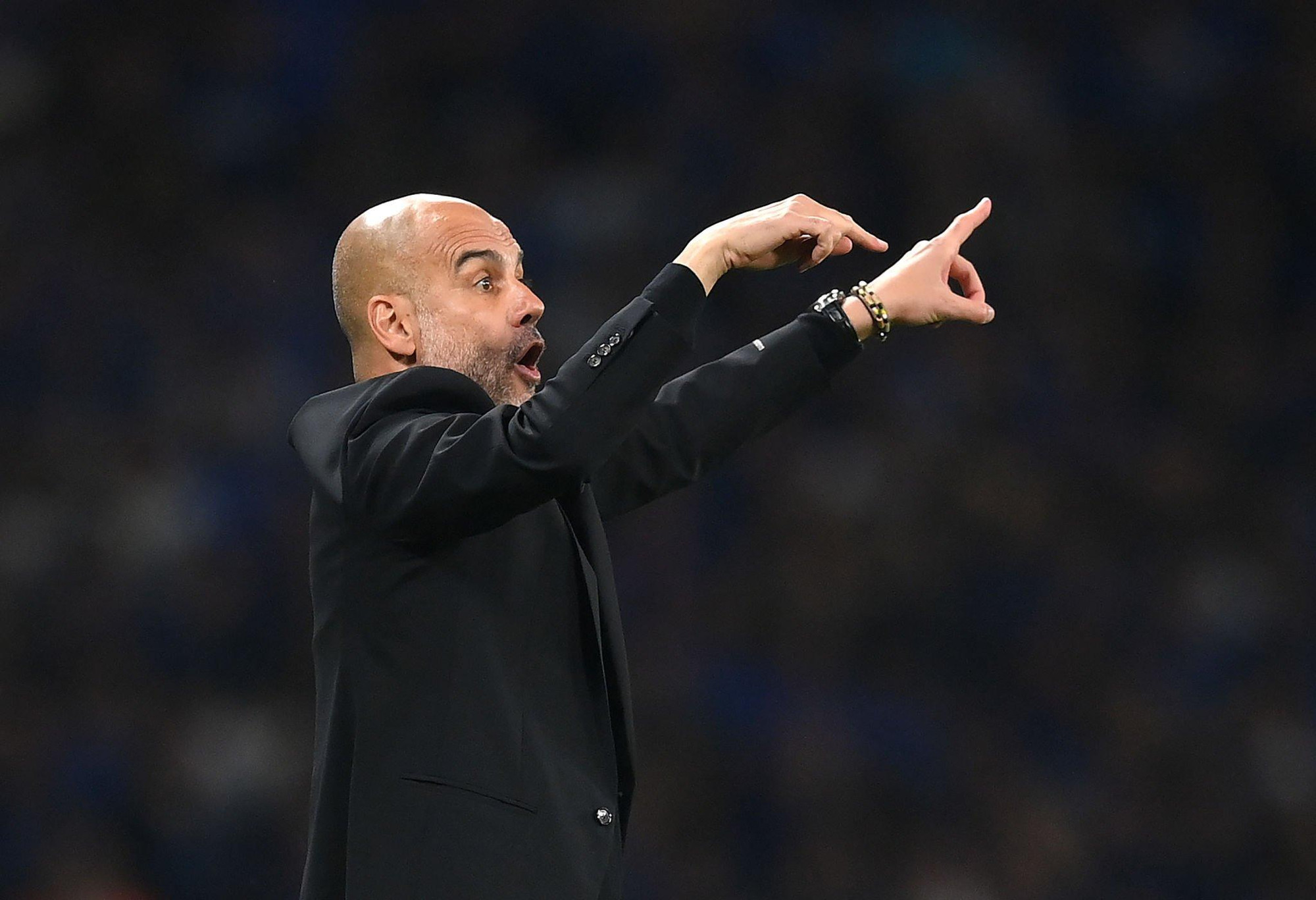 Các cung bậc cảm xúc của Guardiola trên đường pitch sân Ataturk. (Ảnh: Getty Images)