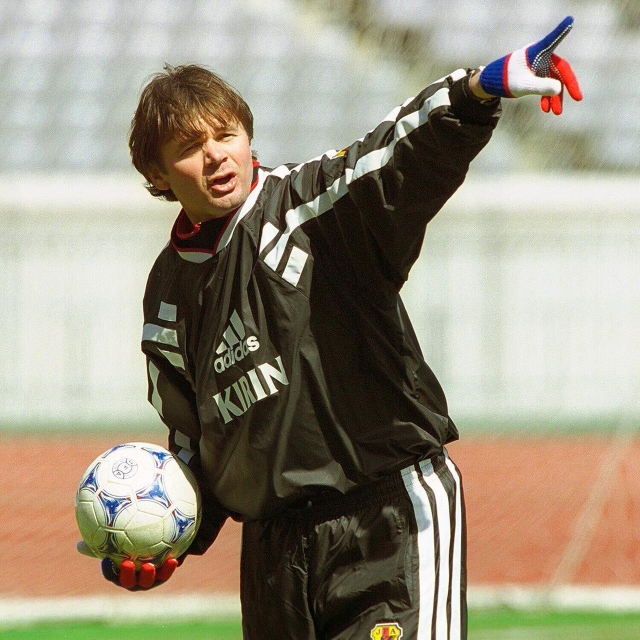 Thời gian đầu dẫn dắt ĐT Nhật Bản, HLV Troussier liên tục khiến dư luận dậy sóng bởi cách hành xử khắc nghiệt với học trò.