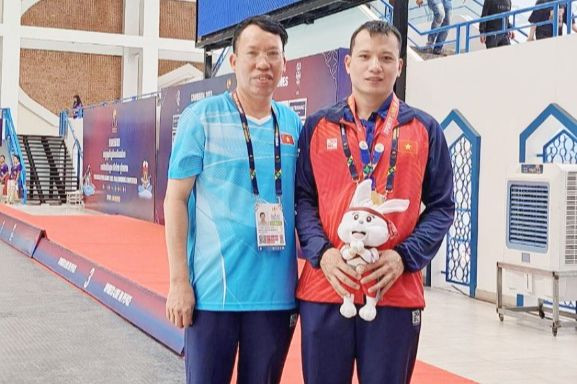 Nguyễn Văn Hanh tại Para Games 2015 (ảnh trên) và Para Games 2023 (ảnh dưới).