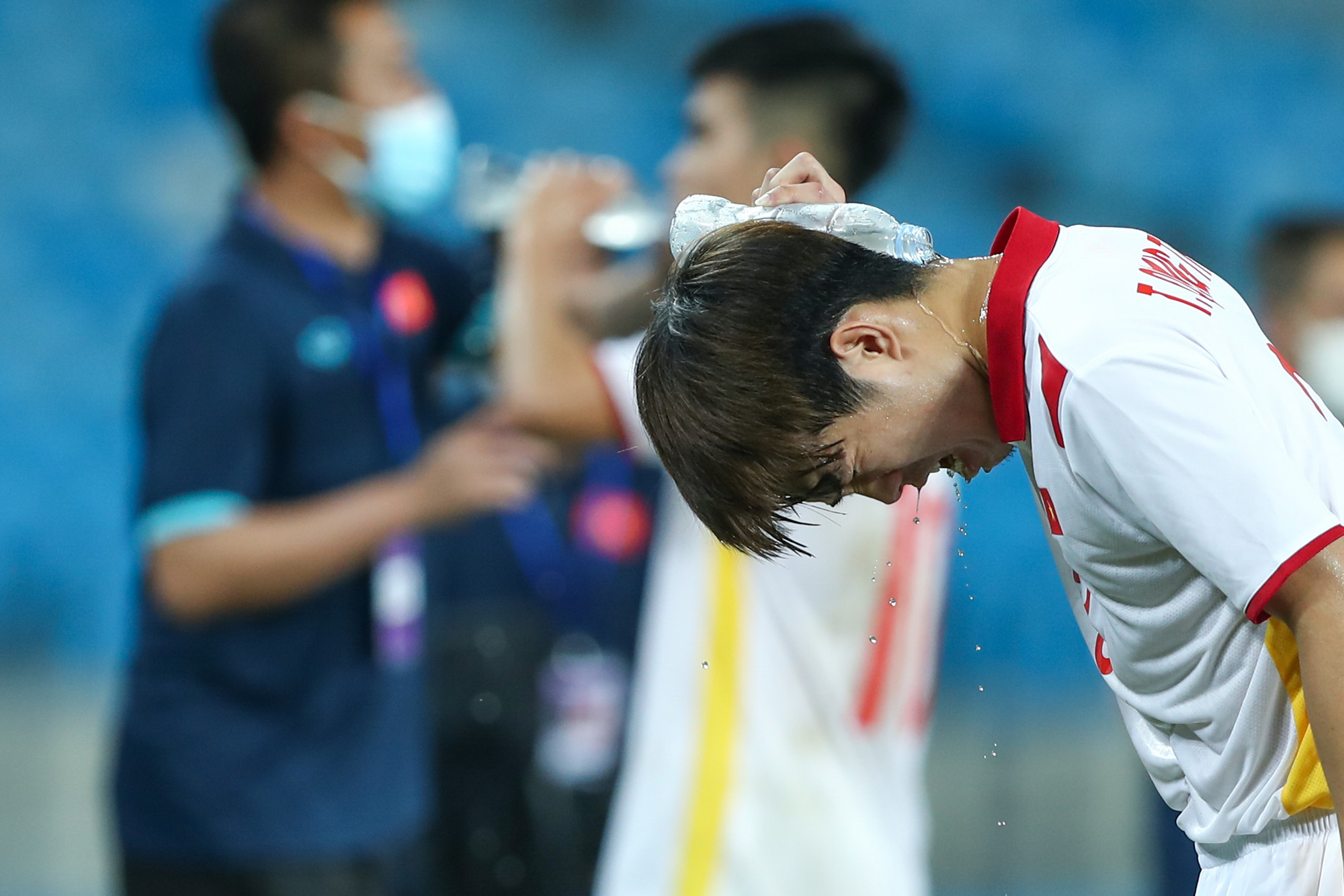 Suốt giải đấu, các học trò của HLV Đinh Thế Nam phải chiến đấu với sự mệt mỏi, chấn thương và Covid-19. Suốt giải đấu, các học trò của HLV Đinh Thế Nam phải chiến đấu với sự mệt mỏi, chấn thương và Covid-19.