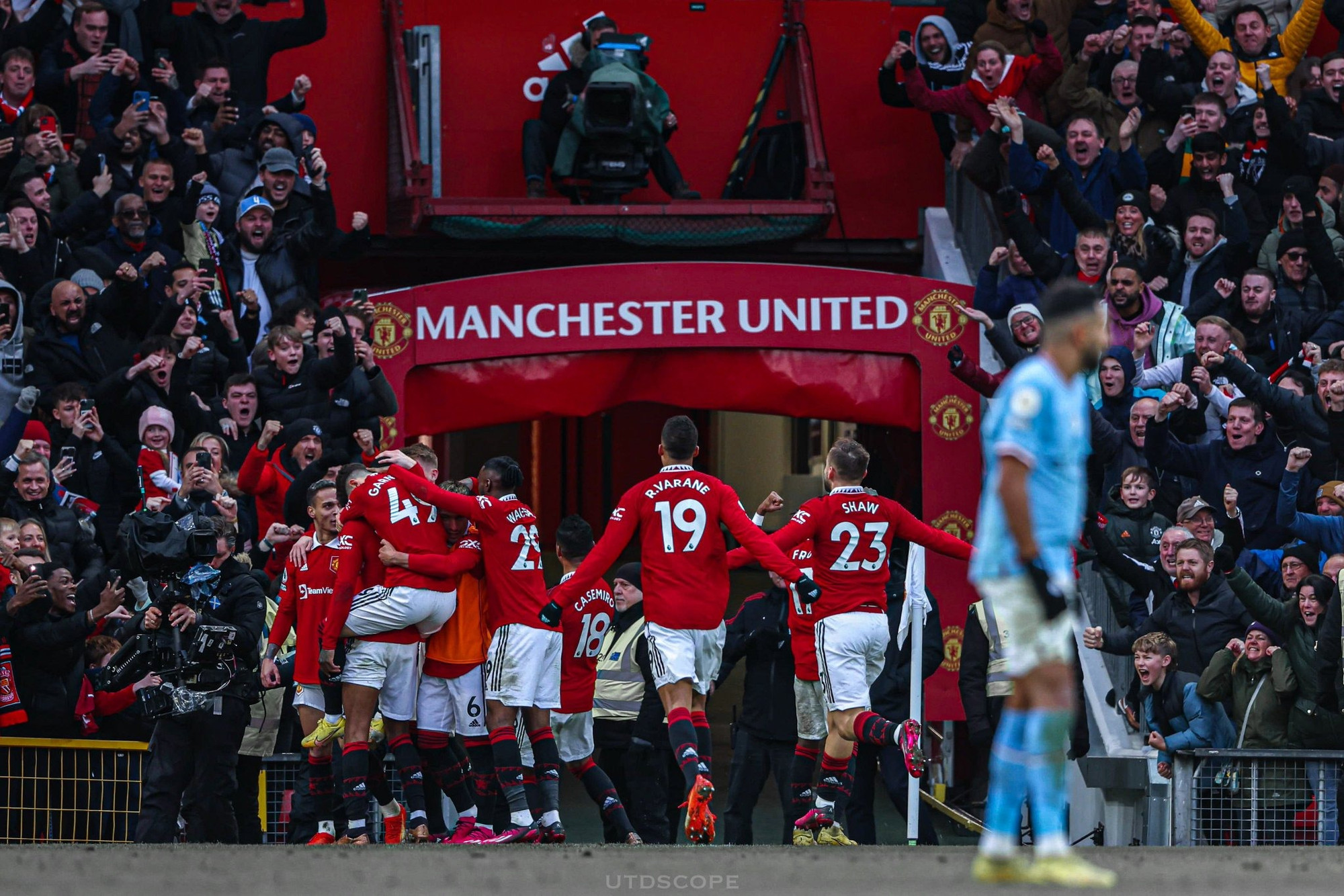 HÌnh ảnh hai cuộc chạm trán ở Premier League mùa này giữa Mu và Man City. (Ảnh: Getty Images)