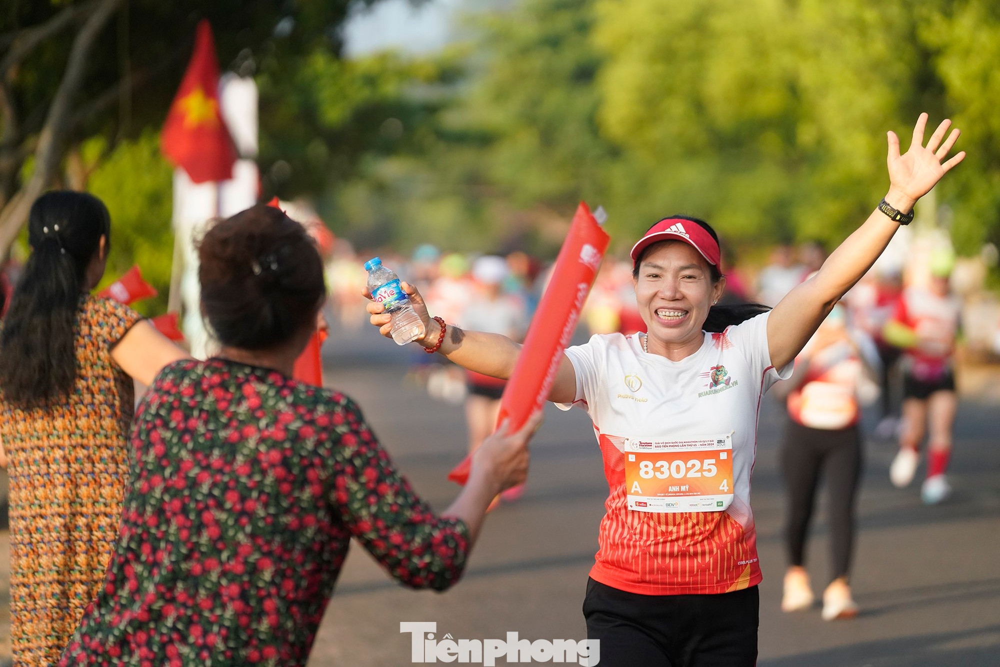 Những hình ảnh đẹp về lực lượng cổ động viên siêu nhiệt tình ở Phú Yên.