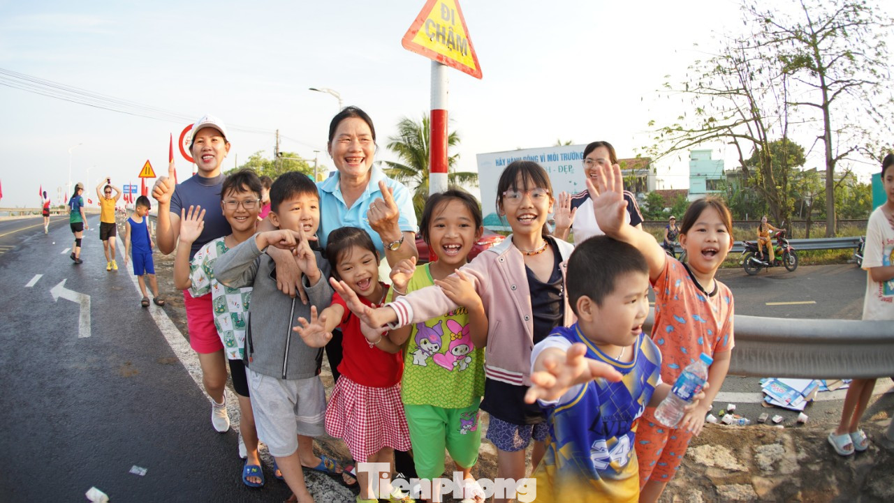 Những hình ảnh đẹp về lực lượng cổ động viên siêu nhiệt tình ở Phú Yên.