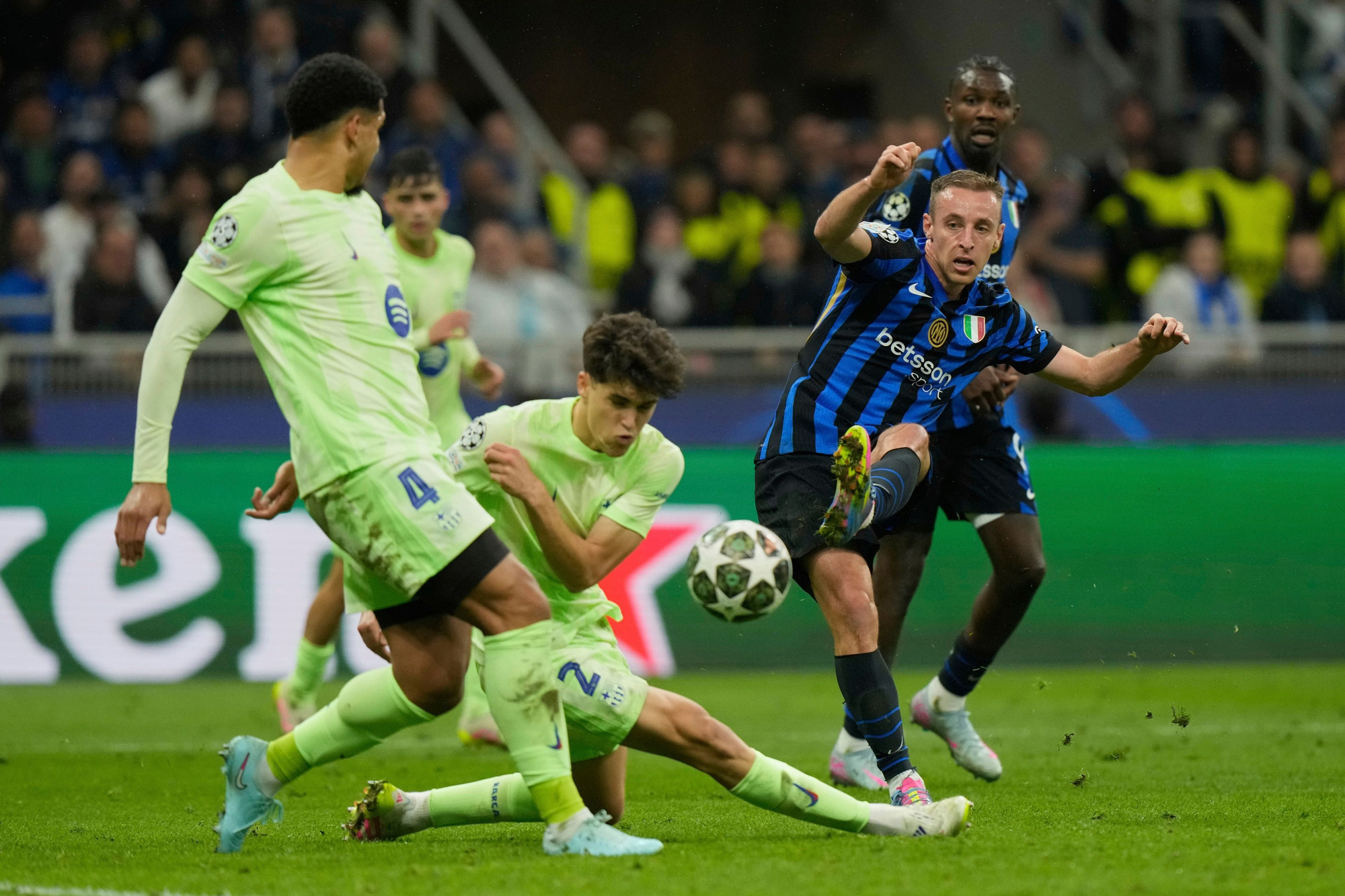 Vào những thời điểm khó khăn nhất, những chiến binh Inter biết cách tạo nên phép thuật. Vào những thời điểm khó khăn nhất, những chiến binh Inter biết cách tạo nên phép thuật.