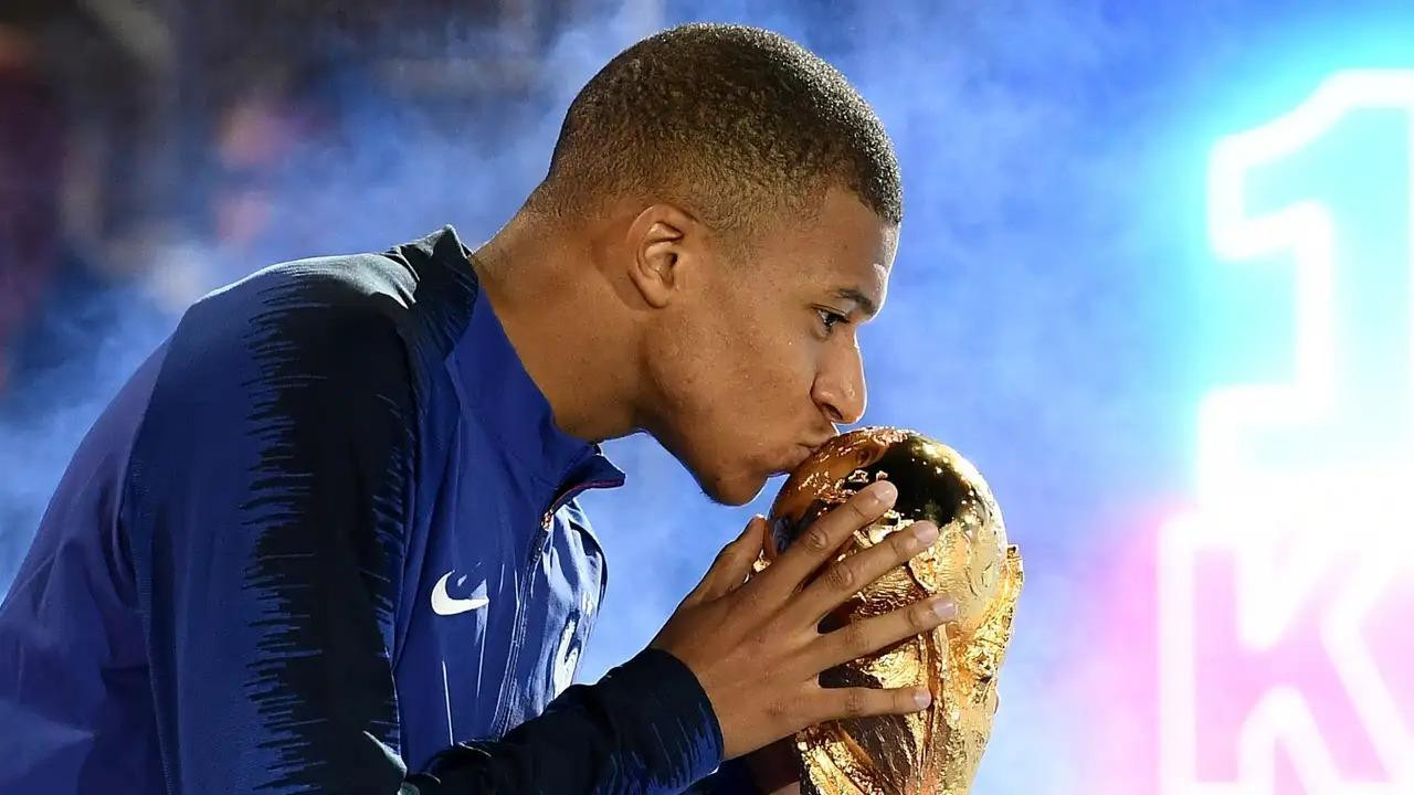 Mbappe rất quan trọng với World Cup 2022 diễn ra tại Qatar. (Ảnh: Goal)