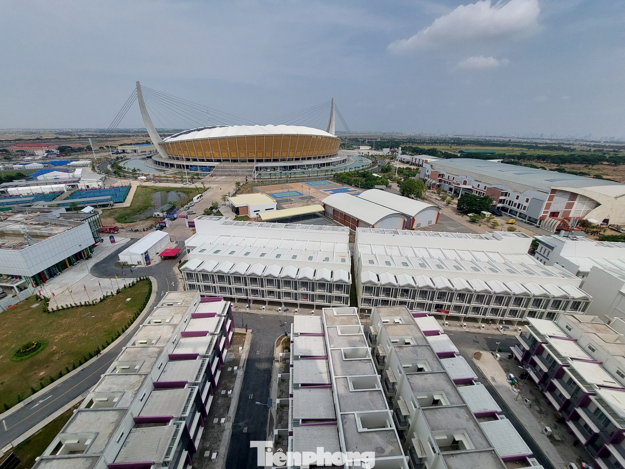 Làng thể thao Keila được nhìn từ trên cao, phía đằng xa là sân vận động quốc gia Morodok Techo. Làng thể thao Keila được nhìn từ trên cao, phía đằng xa là sân vận động quốc gia Morodok Techo.