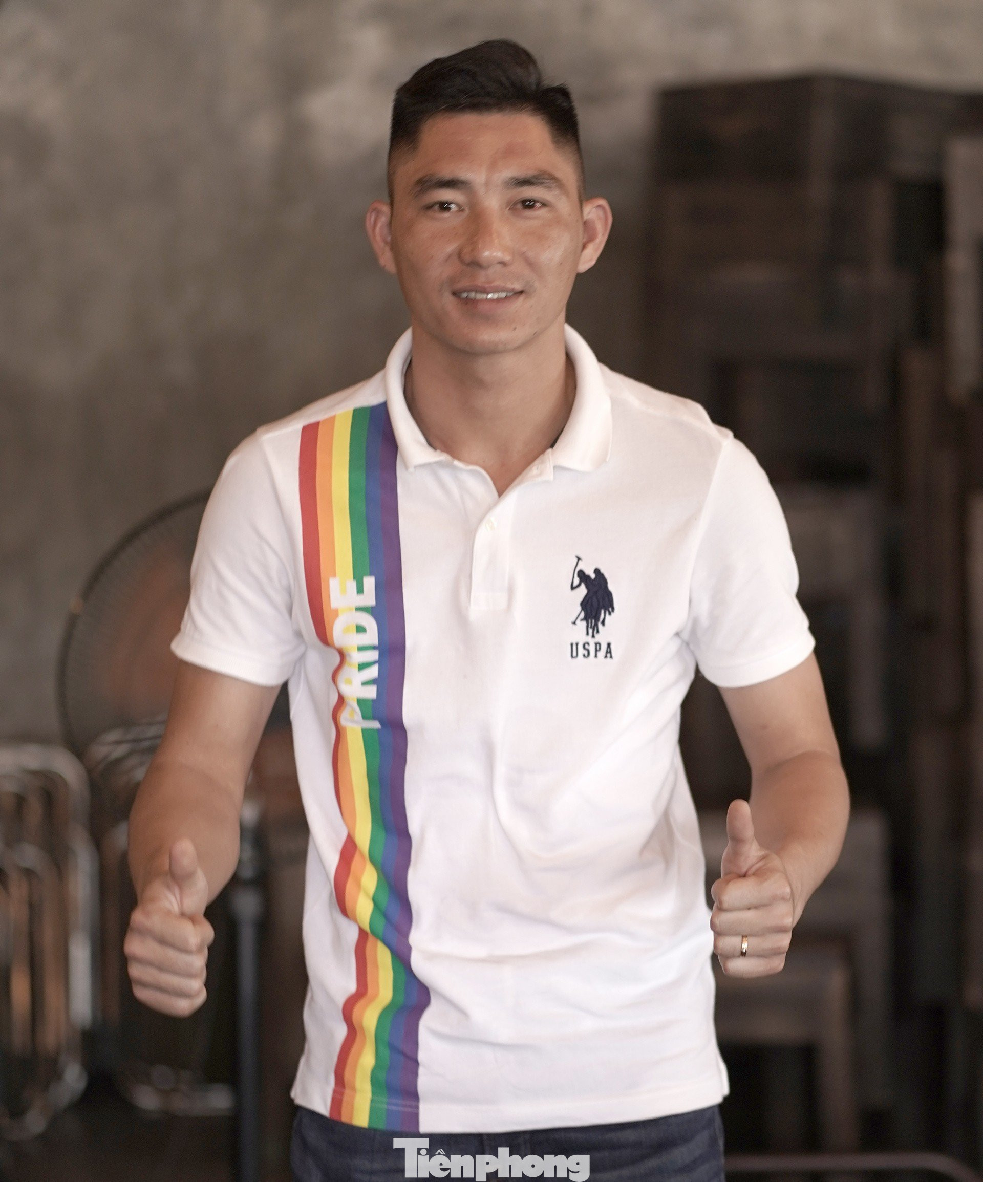 &quot;Đừng bao giờ bỏ cuộc. Những khó khăn chỉ khiến mình mạnh mẽ hơn&quot;, Phong chia sẻ.