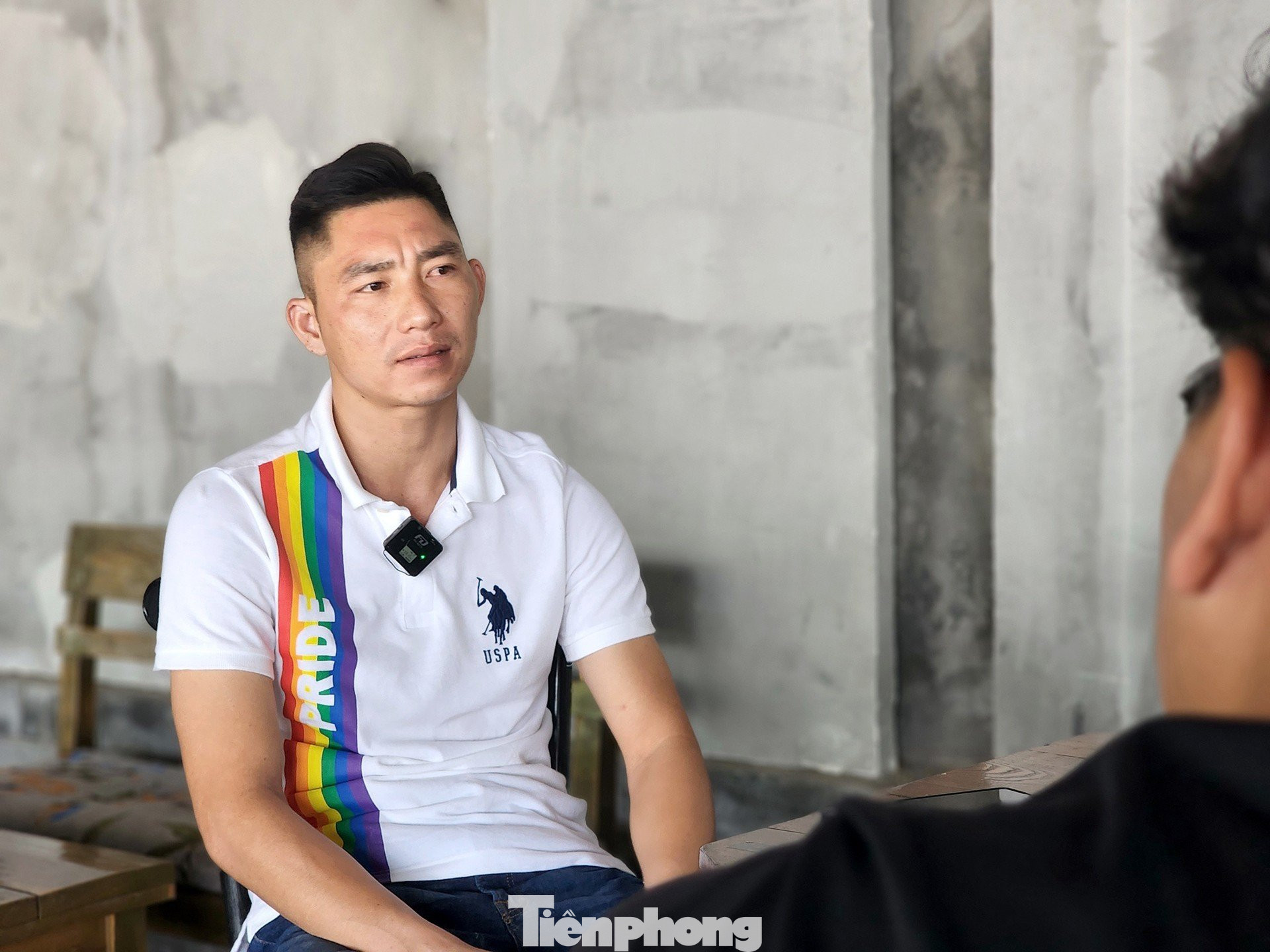 Ít người biết rằng sự nghiệp bóng đá của Văn Phong suýt chút nữa khép lại, khi anh làm đủ mọi nghề để mưu sinh.