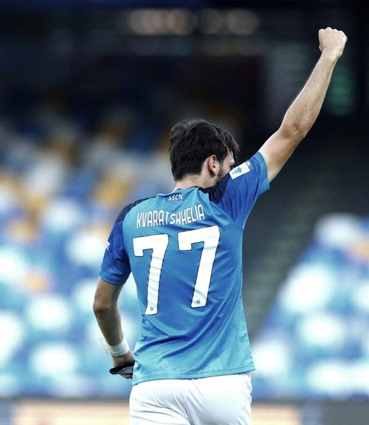 Kvaratskhelia đang nâng bước Napoli như Maradona đã từng. (Ảnh: Getty Images) Kvaratskhelia đang nâng bước Napoli như Maradona đã từng. (Ảnh: Getty Images)