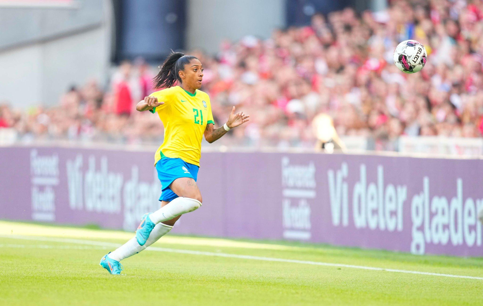 Kerolin từng đứng trước nguy cơ từ bỏ bóng đá. (Ảnh: Getty Images)