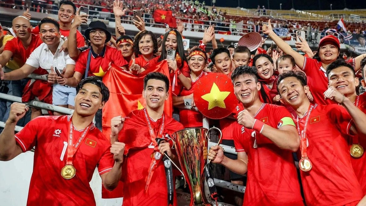 Ngoài hai tấm Huy chương Vàng SEA Games 2019, 2021, Tiến Linh cũng hai lần đăng quang ASEAN Cup 2018, 2024. Ngoài hai tấm Huy chương Vàng SEA Games 2019, 2021, Tiến Linh cũng hai lần đăng quang ASEAN Cup 2018, 2024.