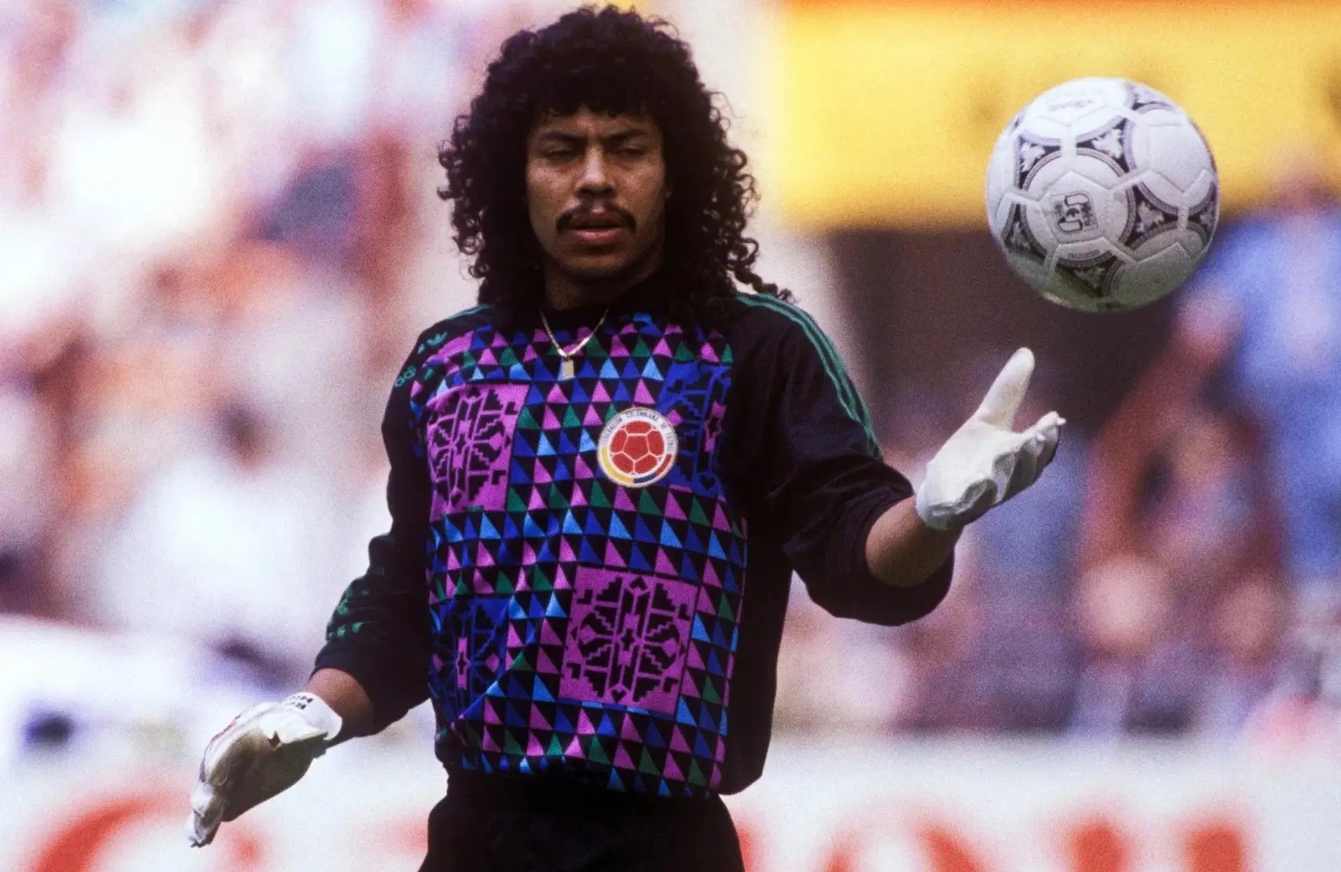 Những năm 1990, Higuita là người nổi tiếng bậc nhất Colombia. Những năm 1990, Higuita là người nổi tiếng bậc nhất Colombia.
