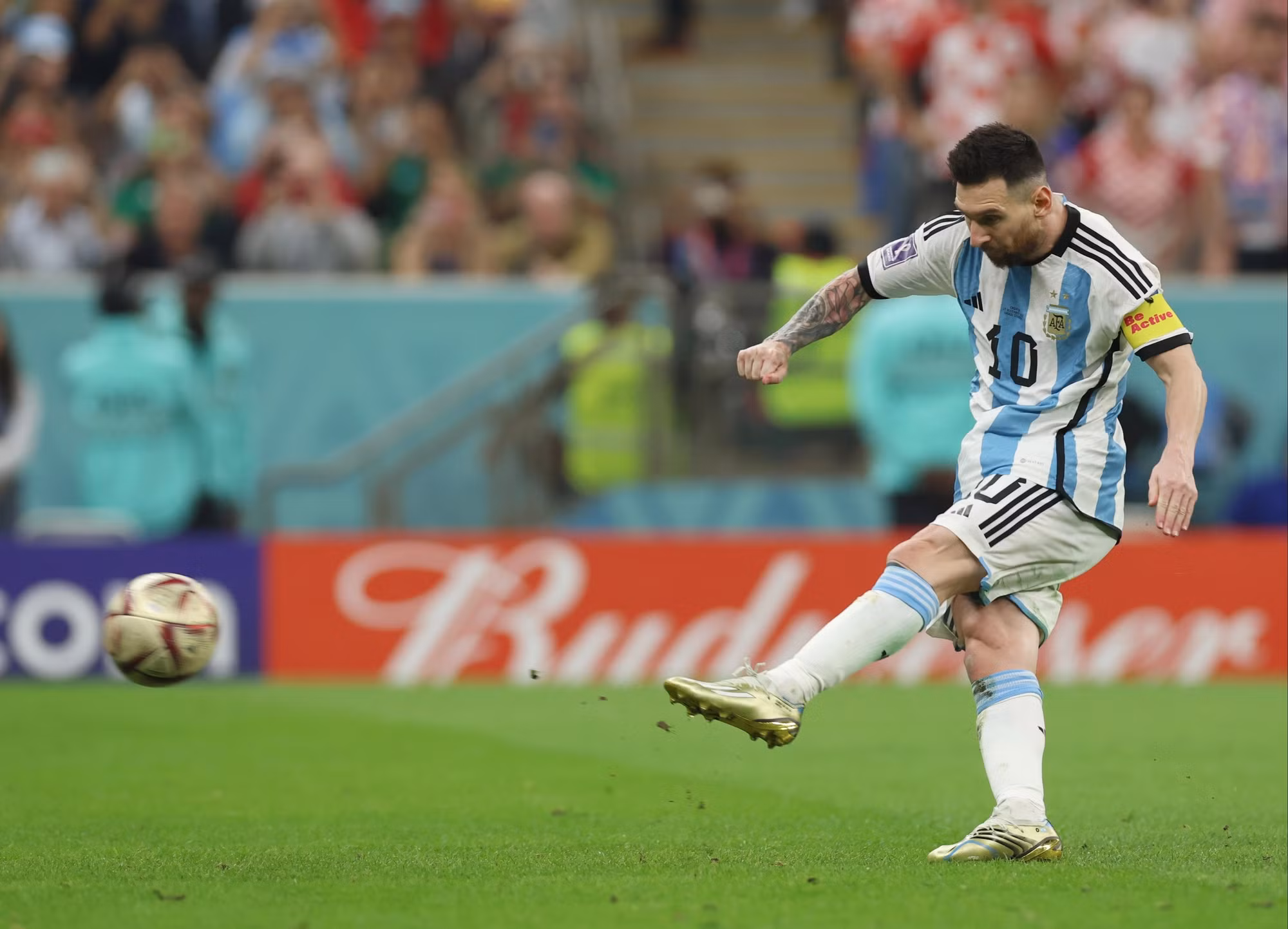 Messi mở đầu loạt sút luân lưu trong trận chung kết với Pháp. (Ảnh: Getty Images) Messi mở đầu loạt sút luân lưu trong trận chung kết với Pháp. (Ảnh: Getty Images)
