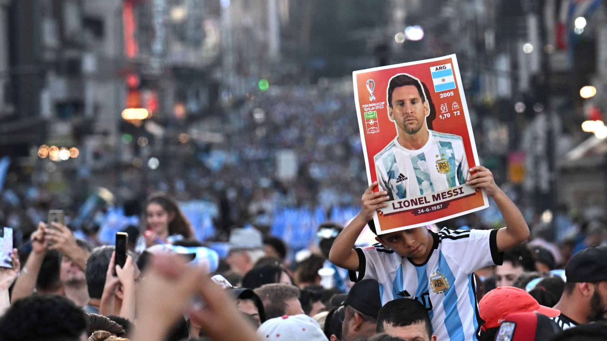 Cơn sốt Messi ở khắp mọi nơi, từ sân cỏ đến đường phố, tại Argentina và những nơi khác. (Ảnh: Getty Images)