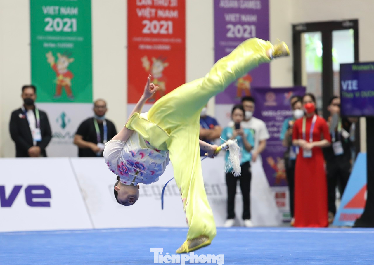 Tại SEA Games 31, Dương Thúy Vi giành giành 2 HCV ở nội dung biểu diễn kiếm thuật và thương thuật, cùng 1 HCĐ nội dung trường quyền.