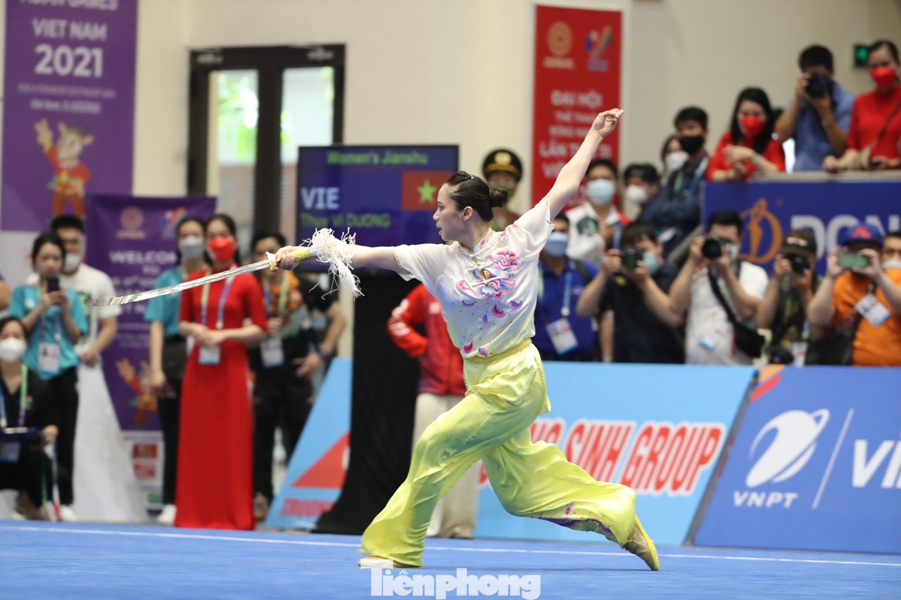 Tôi đã rất may mắn khi thường là người mở hàng cho Đoàn thể thao Việt Nam, có thể một phần đến từ sự sắp xếp lịch đấu của Ban tổ chức. Tuy nhiên ở SEA Games 32 lần này khó có cơ hội đó bởi tôi sẽ thi sau", cô gái vàng Wushu nói. Tại SEA Games 32, Wushu bước vào tranh tài từ ngày 10/5, tức 5 ngày sau Lễ khai mạc.