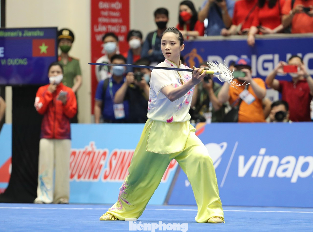 Tại SEA Games 31, Dương Thúy Vi giành giành 2 HCV ở nội dung biểu diễn kiếm thuật và thương thuật, cùng 1 HCĐ nội dung trường quyền.