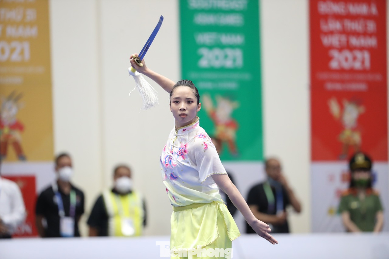Trong Lễ xuất quân của Đoàn Thể thao Việt Nam dự SEA Games 32, cô gái vàng Wushu Dương Thúy Vi cho biết "đang rất hưng phấn và mong chờ giải đấu".