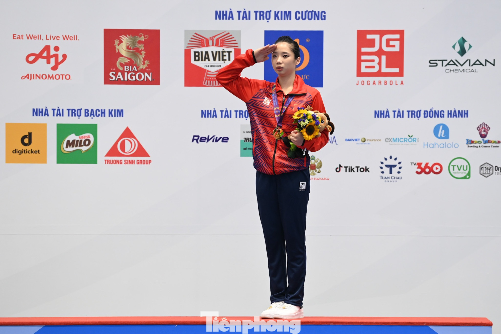 "Điều quan trọng là trước ngày thi đấu, tất cả nên chuẩn bị sẵn sàng một thể trạng tốt, tinh thần tốt, luôn lạc quan và thoải mái như khi trên sân tập. Làm được điều đó chắc chắn sẽ thành công", người từng 6 lần giành HCV SEA Games, 2 HCV thế giới, 1 HCV ASIAD 2014 chia sẻ.