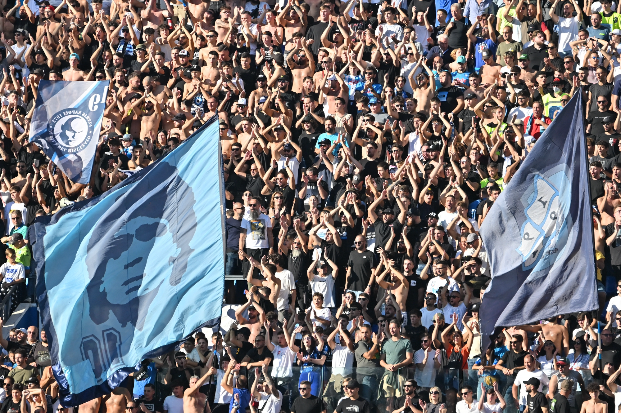 Trong hàng thập kỷ, Maradona vẫn là biểu tượng được sùng bái ở xứ Naples. (Ảnh: Getty Images) Trong hàng thập kỷ, Maradona vẫn là biểu tượng được sùng bái ở xứ Naples. (Ảnh: Getty Images)