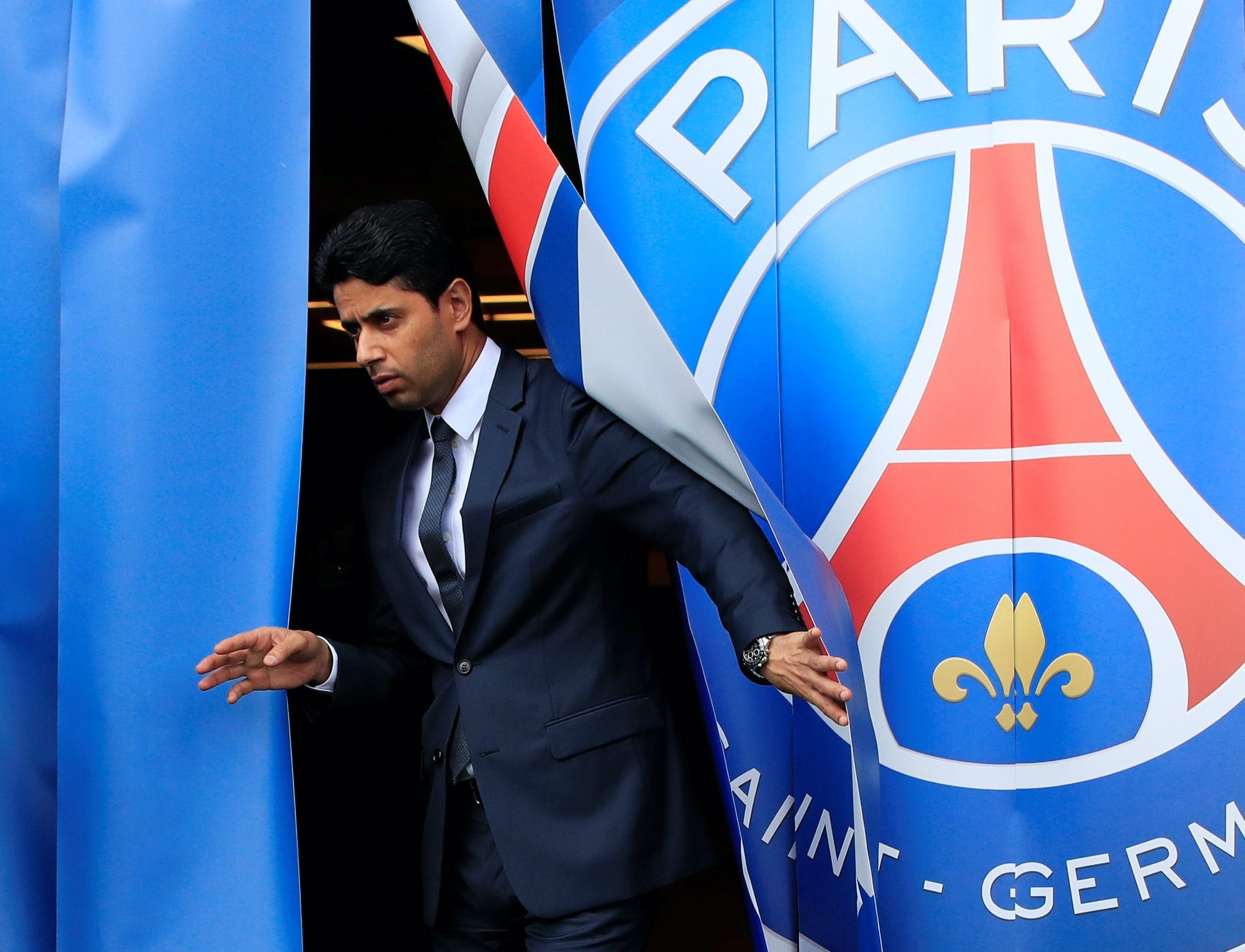 Nasser Al-Khelaifi trở thành Chủ tịch PSG khi QSI mua lại đội bóng thủ đô nước Pháp với giá chỉ 50 triệu euro vào năm 2011.