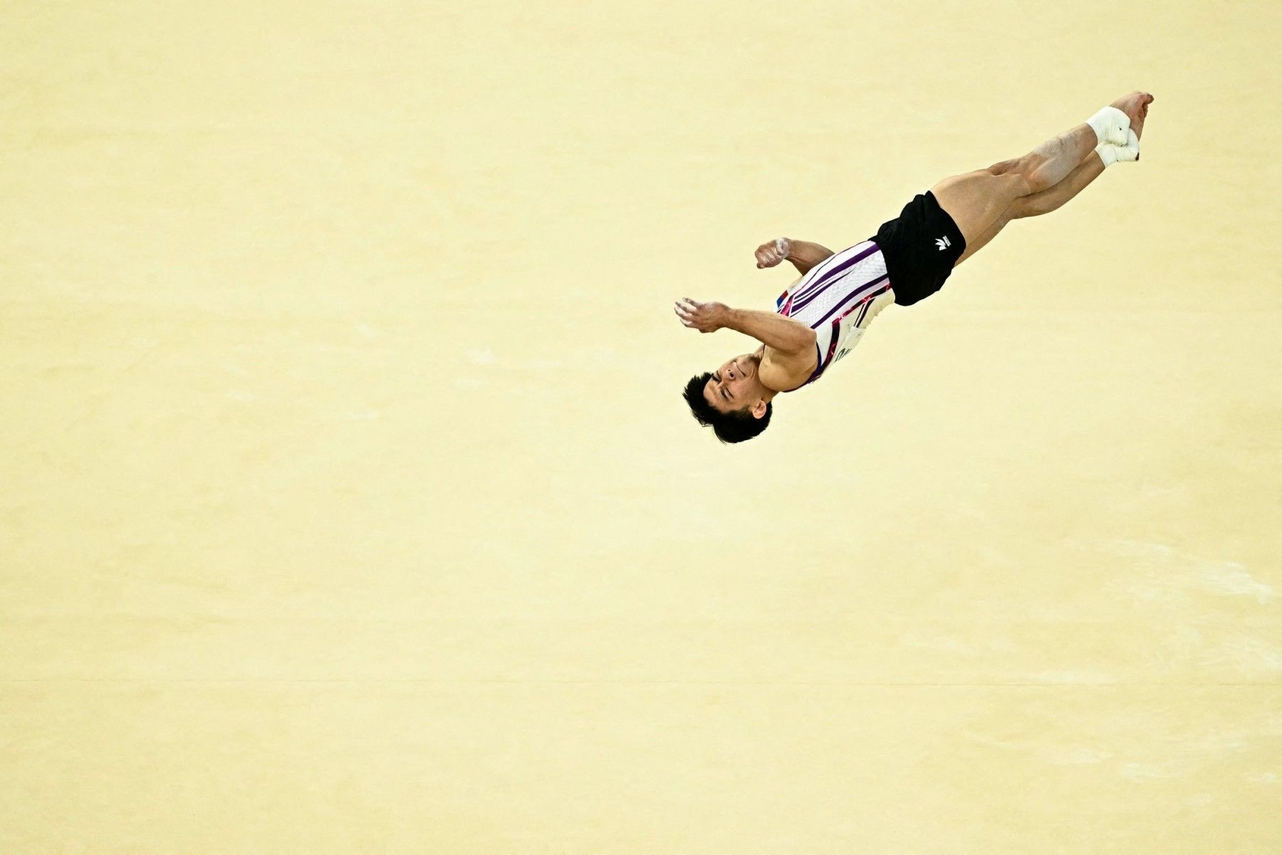 Carlos Yulo và khoảnh khắc chiến thắng ở Olympic Paris 2024.