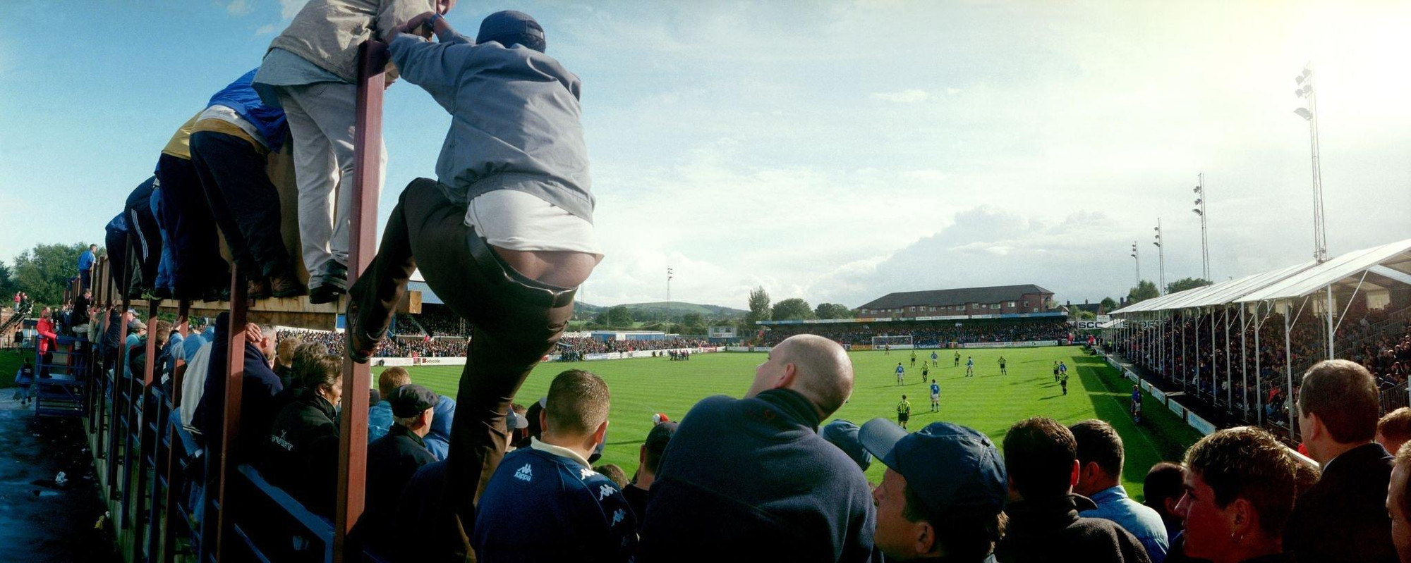 Vào năm 1999, trận derby Manchester của Man City là với Macclesfield Town. (Ảnh: Getty Images)