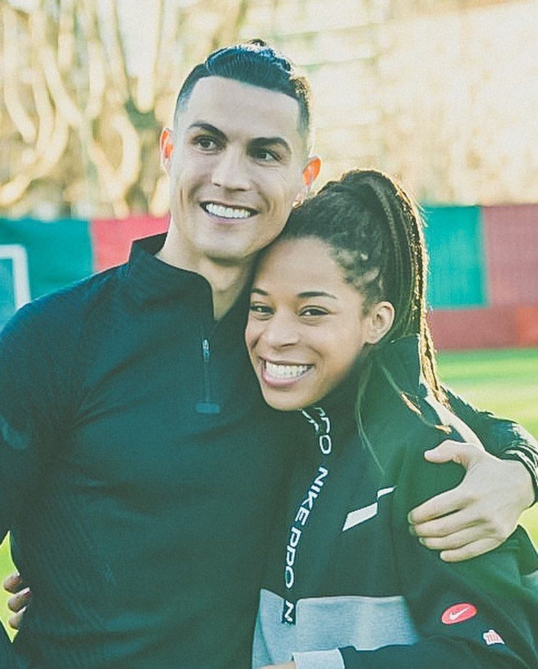 Silva thần tượng Cristiano Ronaldo, coi anh là cầu thủ xuất sắc nhất mọi thời đại. Silva thần tượng Cristiano Ronaldo, coi anh là cầu thủ xuất sắc nhất mọi thời đại.