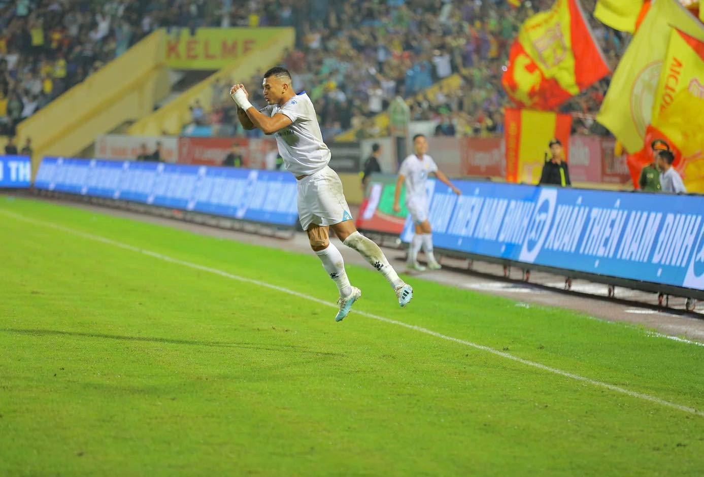 Mặc dù là người Brazil, nhưng Rodrigo Dias lại thần tượng Cristiano Ronaldo.
